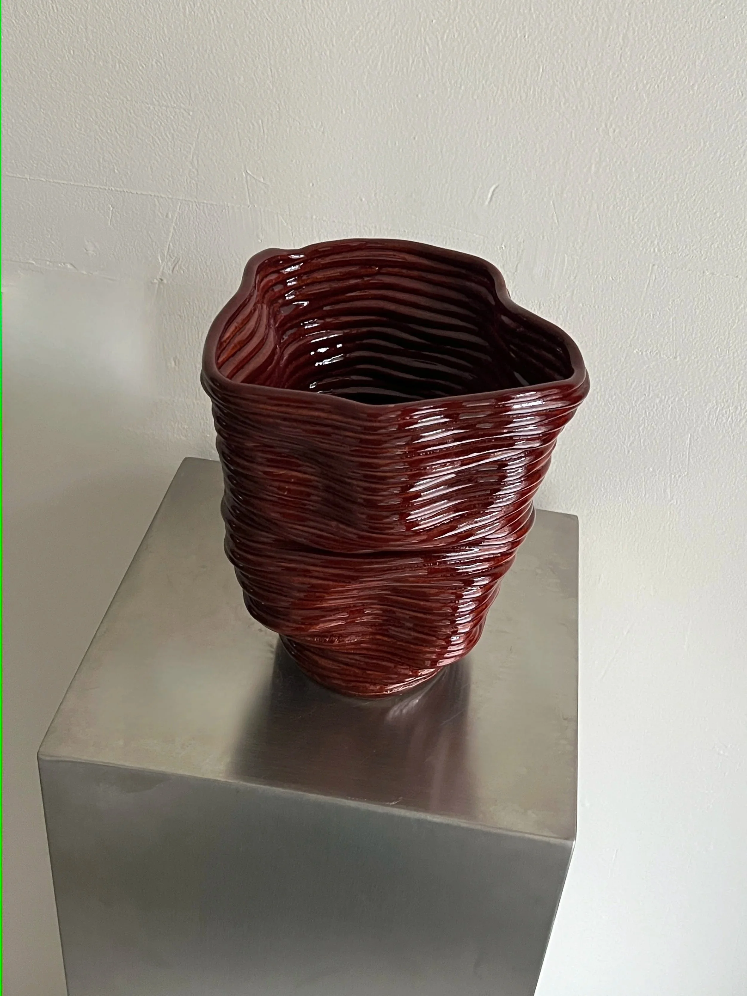 WOBBLY VASE BRICK RED