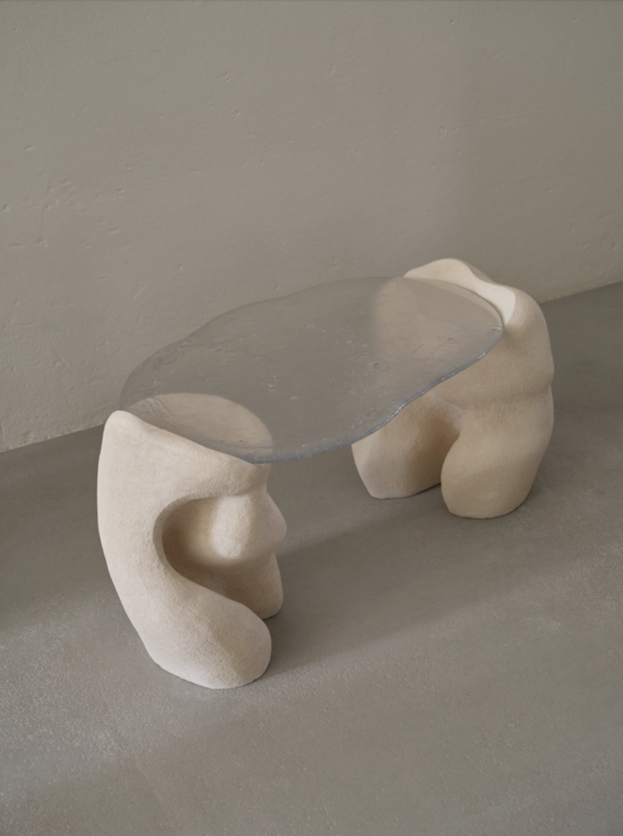 SCULPTURAL TABLE