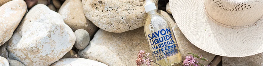 Fragrance of the Mediterranean air breeze combining the freshness of sea spray with delicate scents of sunny flowers, created in Grasse.