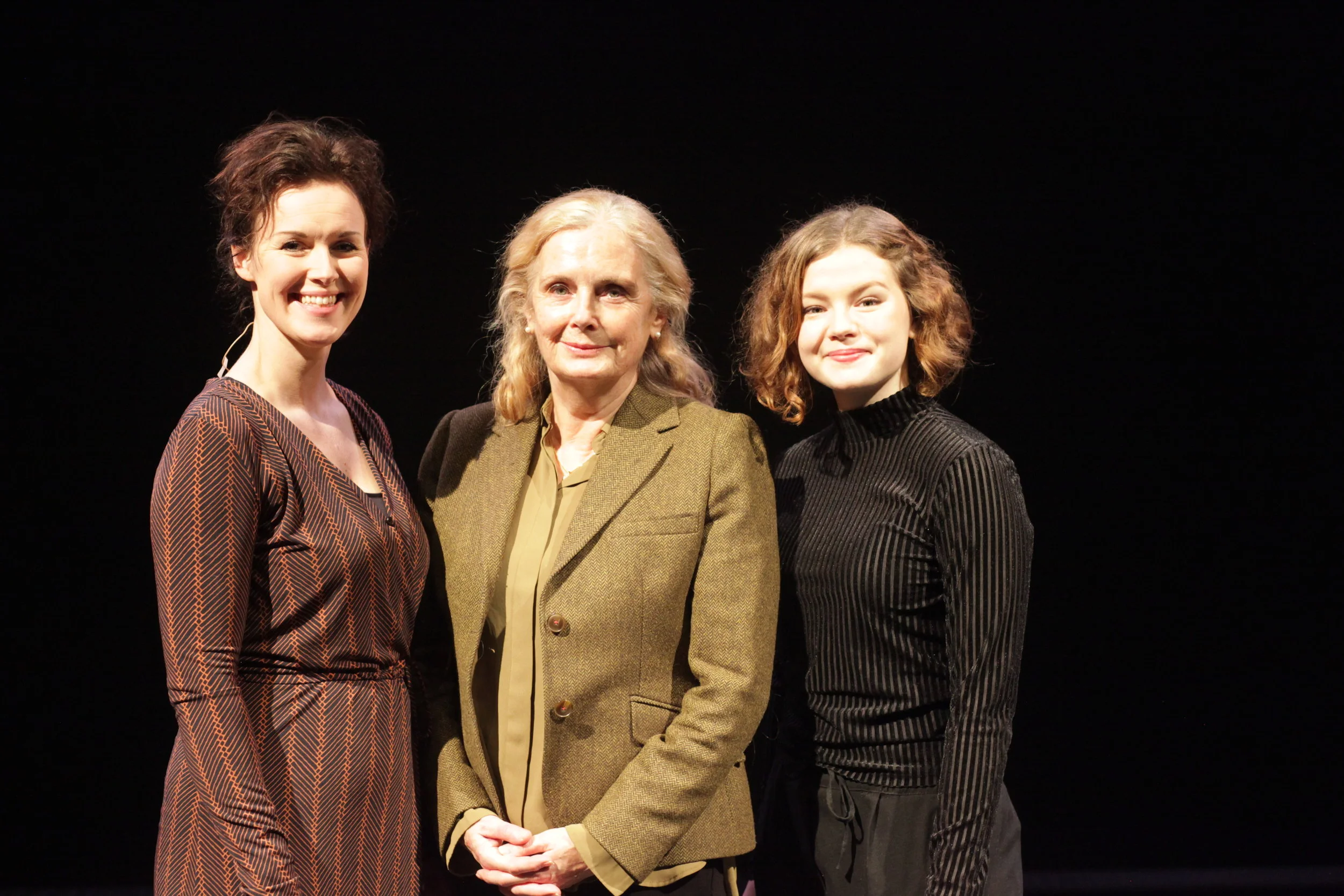 Idun Losnegård (Miriam si forteljing), regissør Marit Østbye, Reidun Melvær Berge (Maria Magdalena - Jesu virke). Foto David Bowen