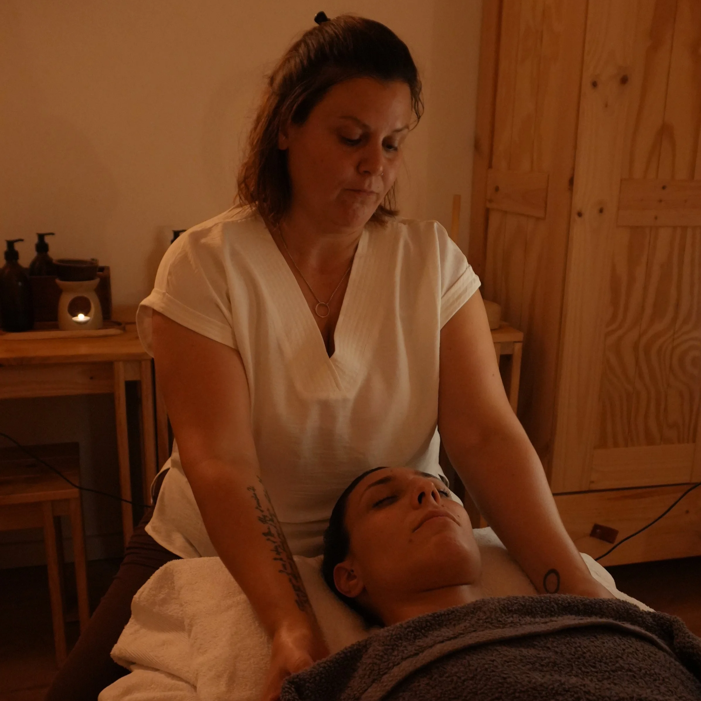 TALLER DE MASSATGE CRANI FACIAL I TÒRAX