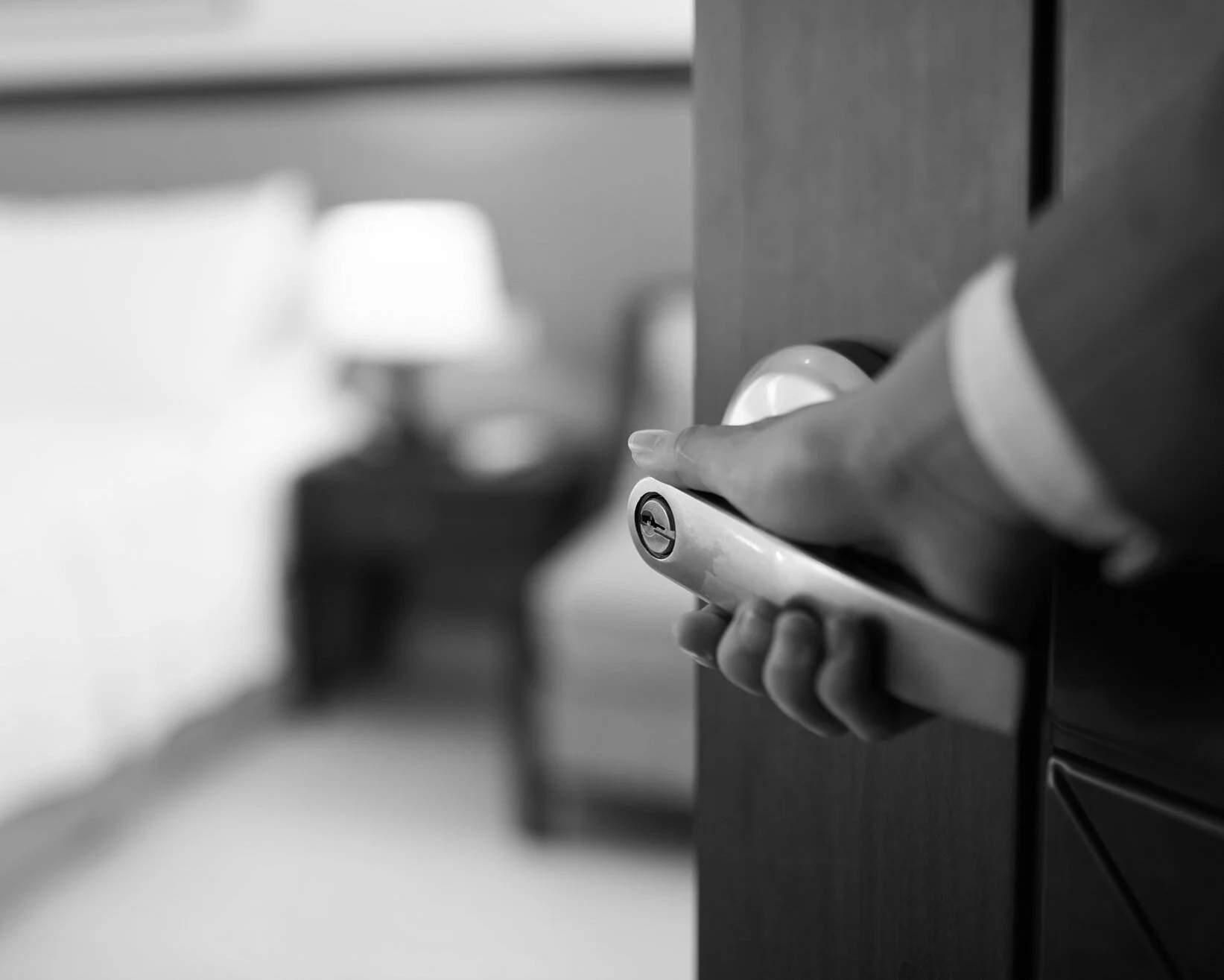 Man+Opening+the+door+to+a+hotel+room.jpg
