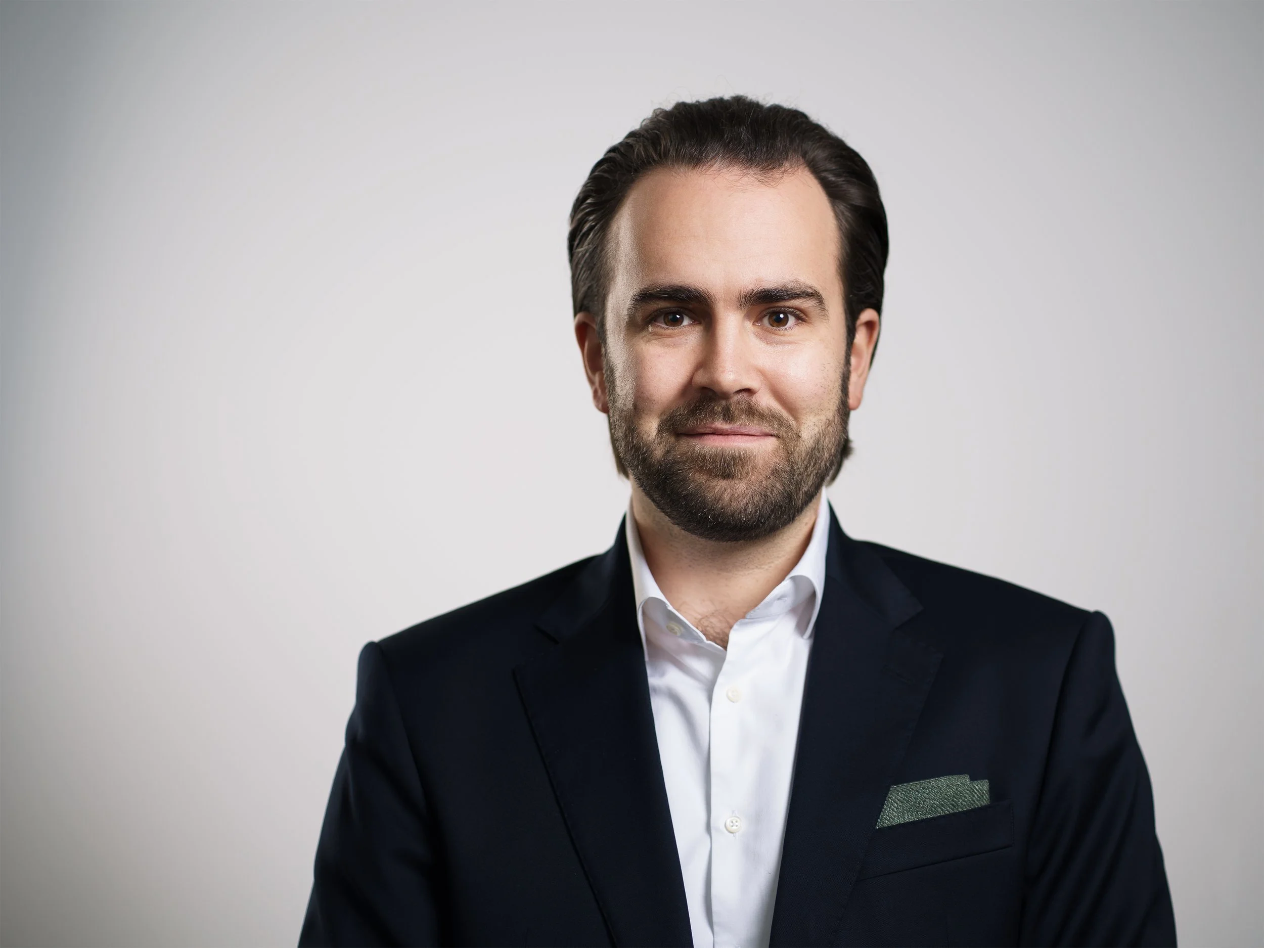 Einzelportrait Unternehmen München – Mann, ruhige Ausstrahlung, Executive Portrait