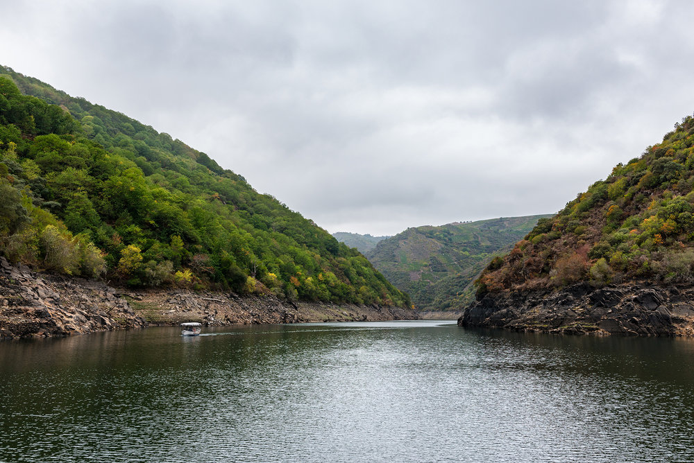 Canyons and valleys along the River Sil