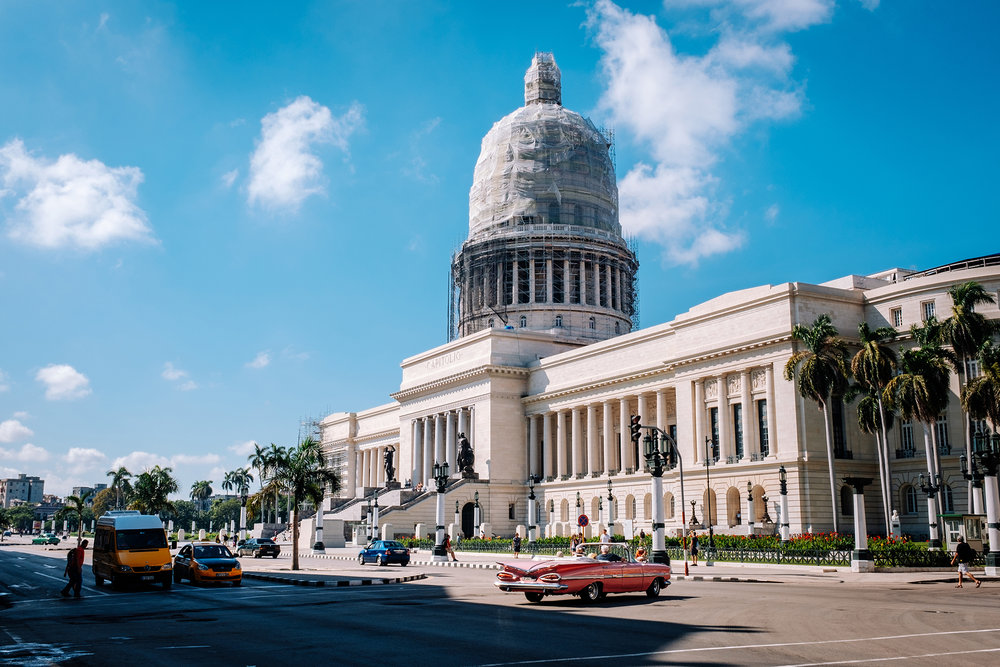 National Capitol Building and American vintage cars