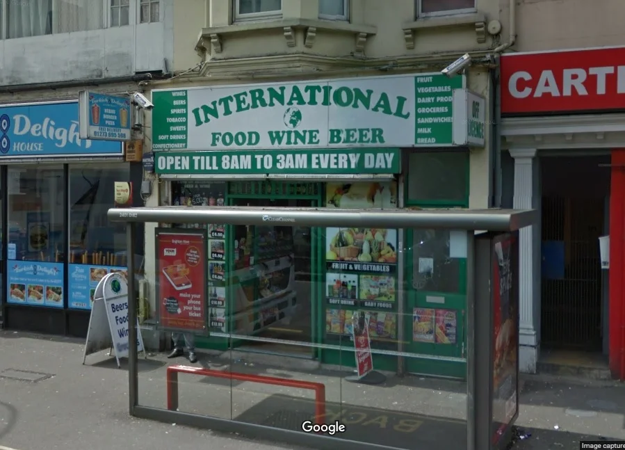 Off licence closes after licence applications revoked