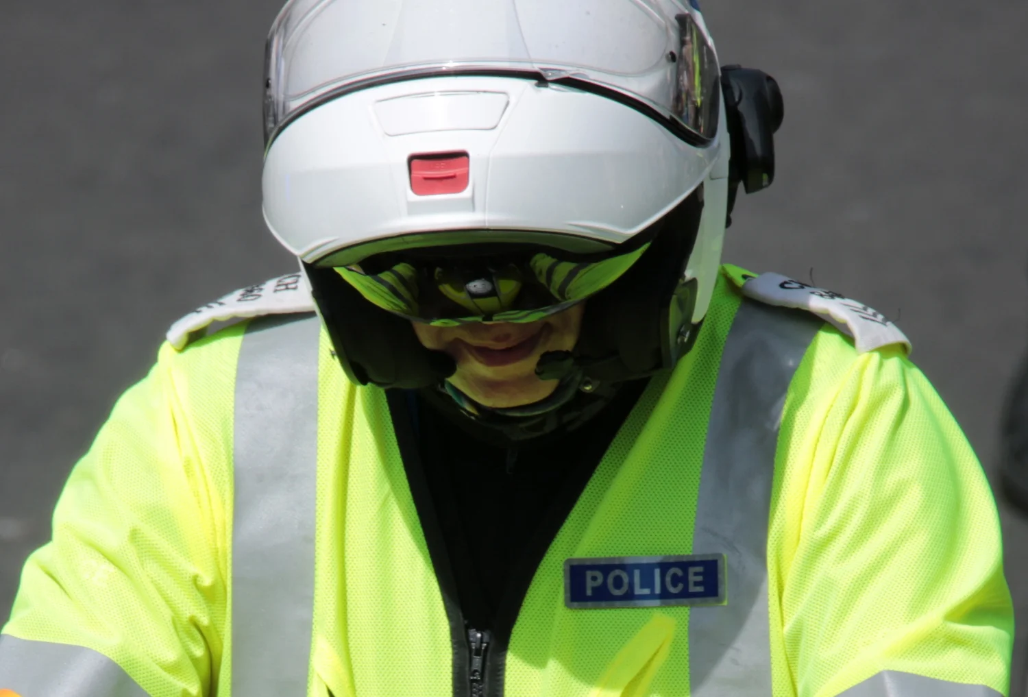 Armed police called to armed robbery in Hove