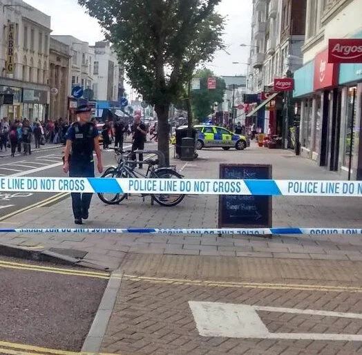 Double stabbing in broad daylight