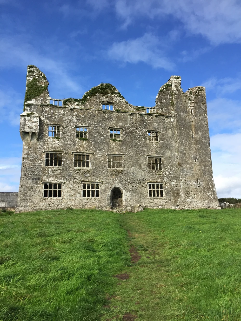 Leahmaneh Castle