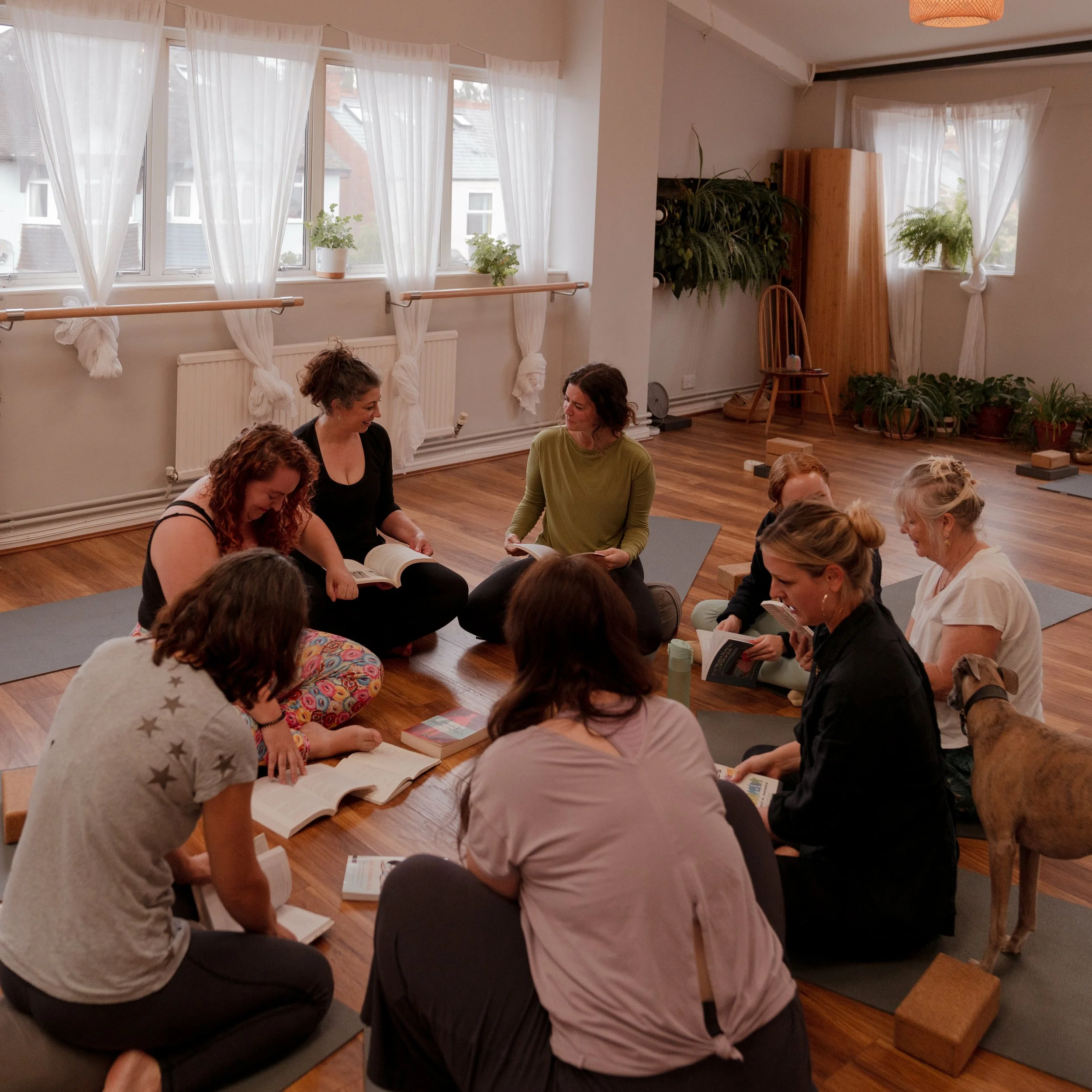 How to Choose the Right Yoga Teacher Training for You 