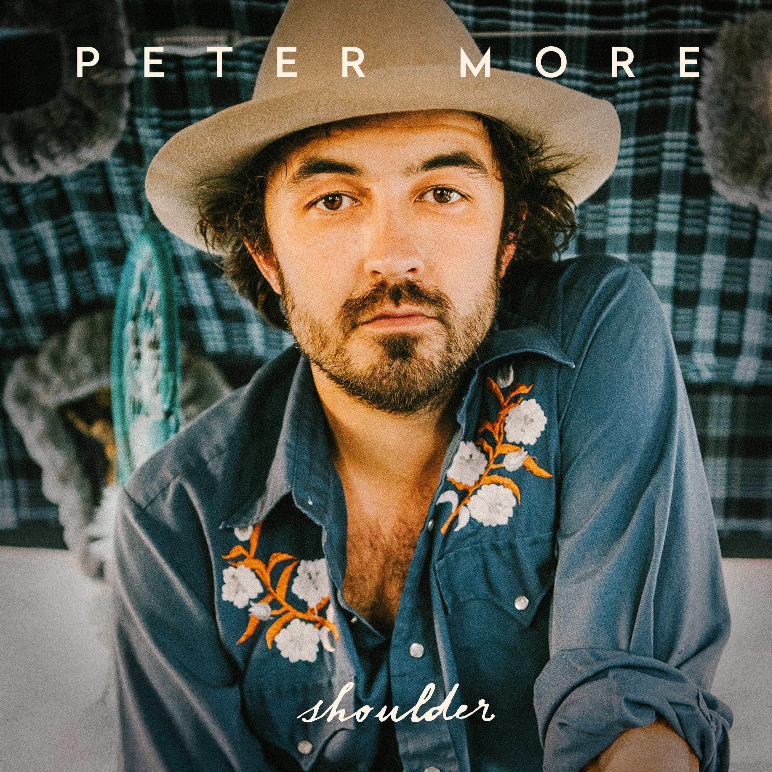 PeterMore_shoulder_packshot_s.jpg
