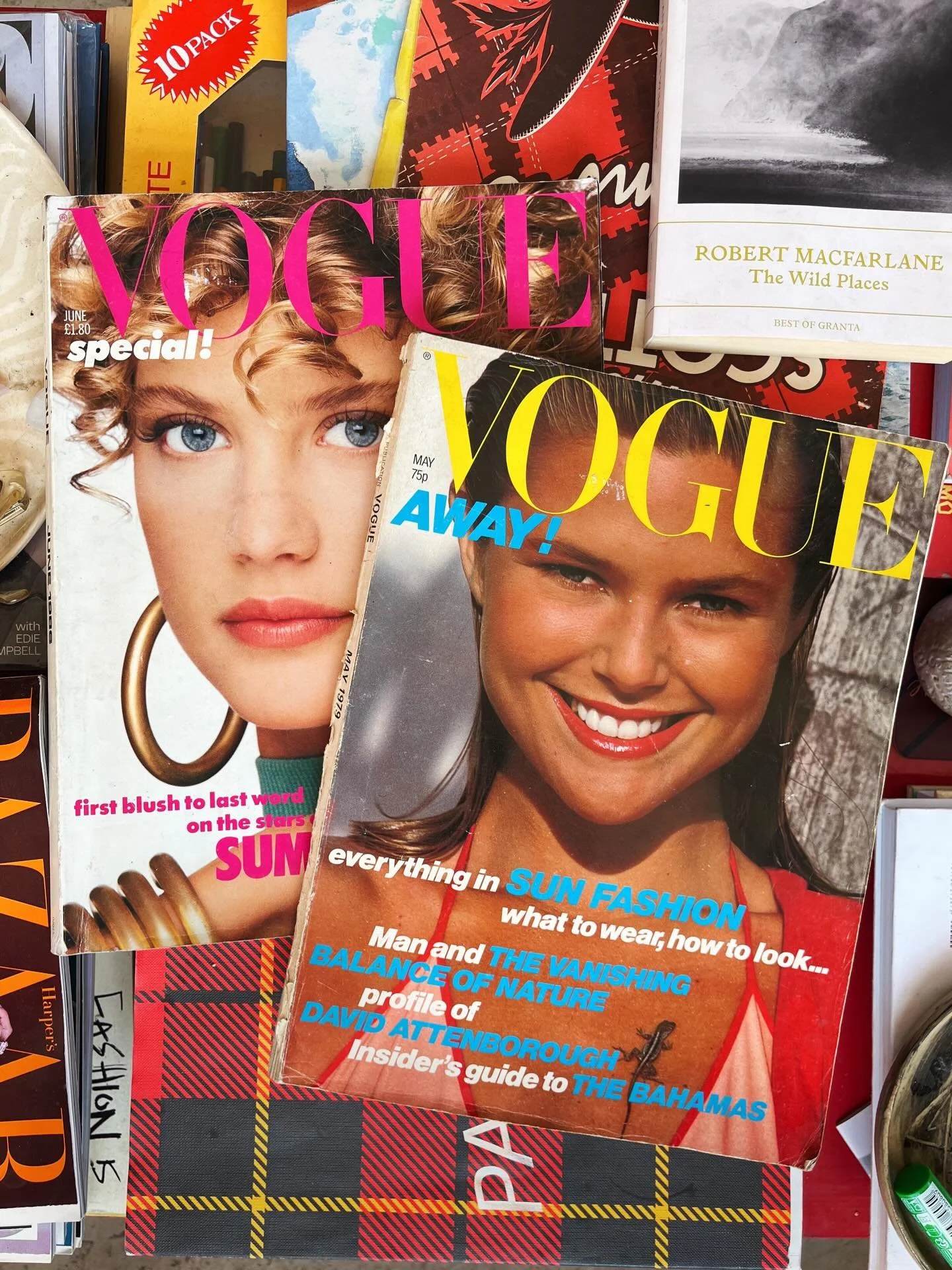 Vintage Vogue magazines! Filled with inspiration in the form wonderful illustrations and colourful ads! 

May 1979 and June 1986.