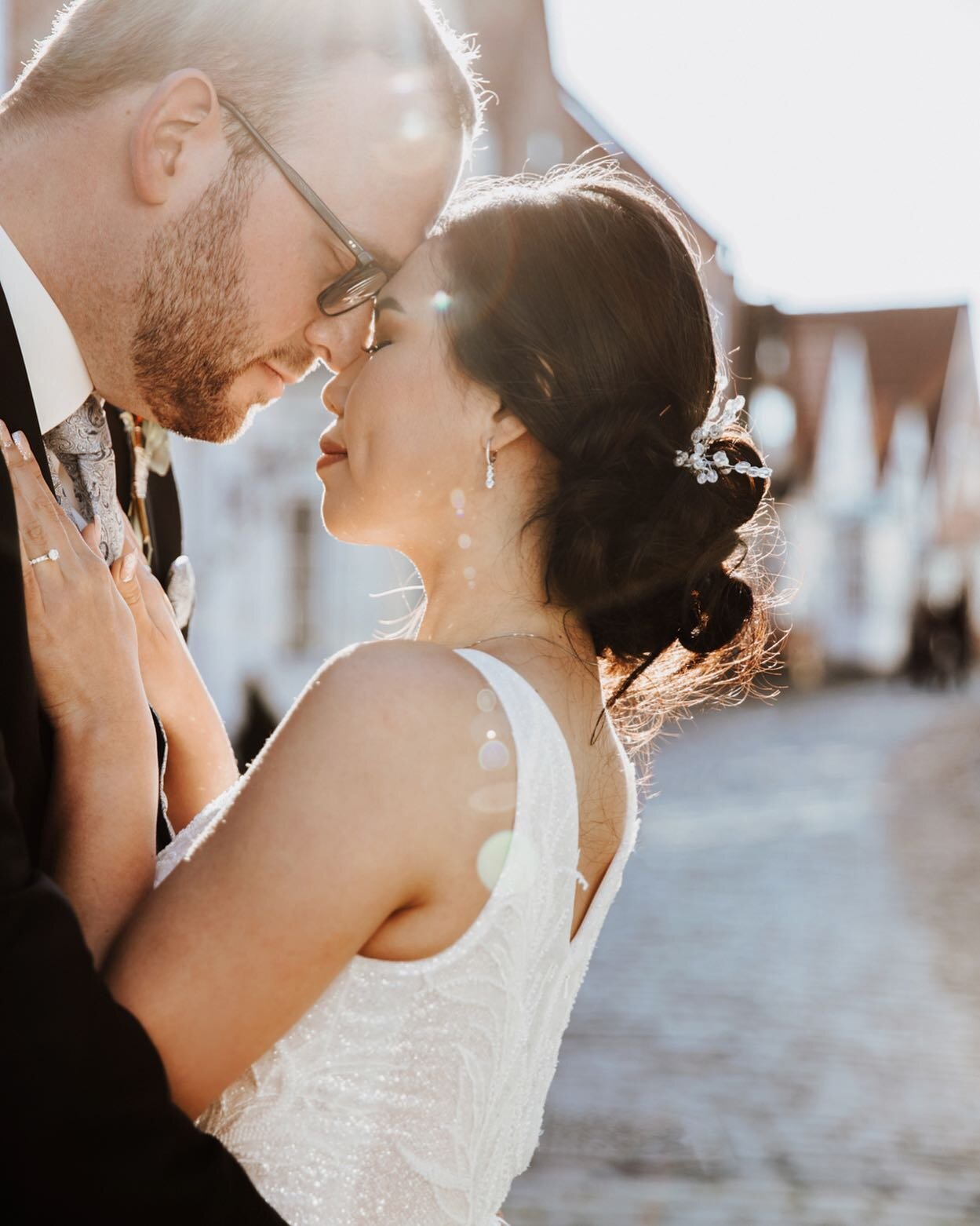 Hach, was f&uuml;r eine wunderbare M&auml;rz-Hochzeit das gestern war&hellip; Ganzt&auml;gig Sonne auf der Nasenspitze, keine Wolke am Himmel und ganz viel Liebe. 😌🤍✨