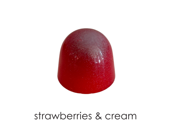 Strawberry pâte de fruit with strawberry ganache and cream in white chocolate