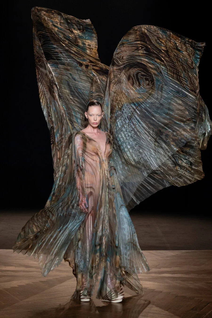 iris van herpen | sympoiesis 2025