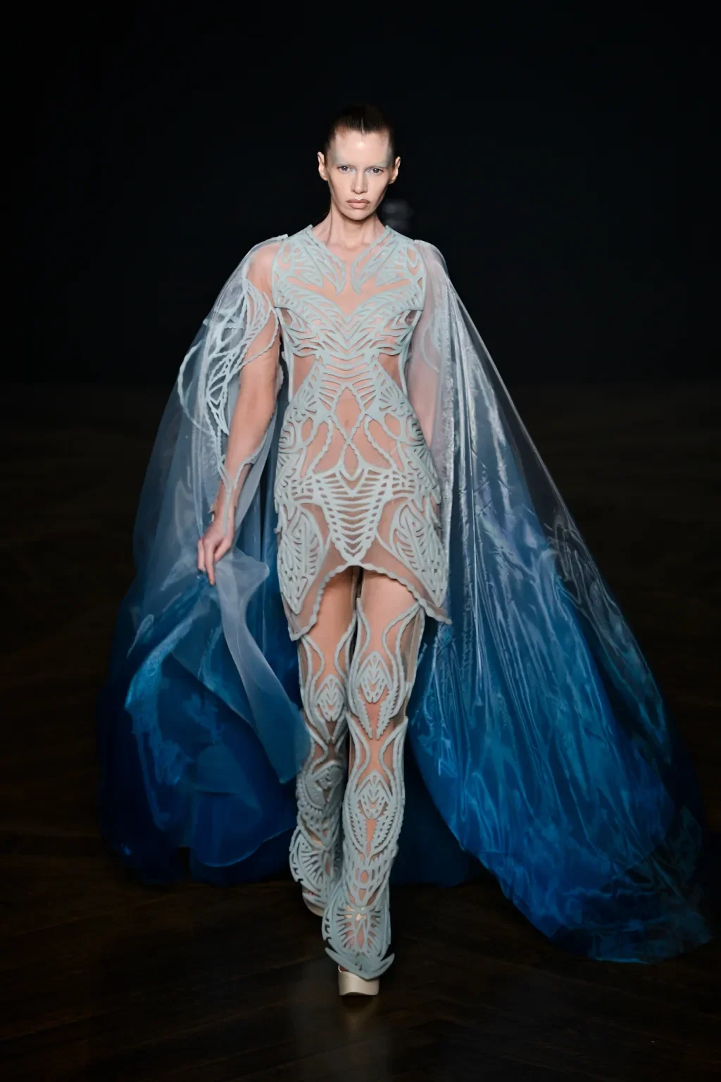 iris-van-herpen-fall-25-couture-r-gg-0001.webp
