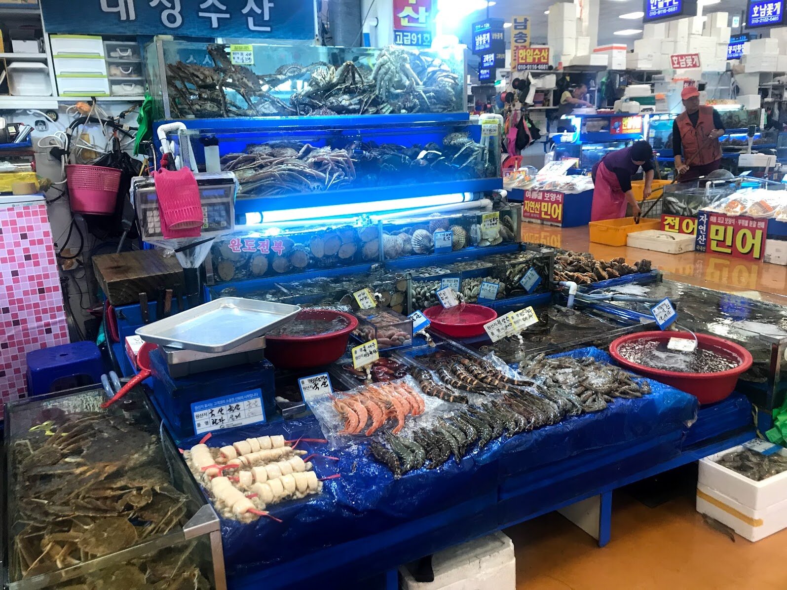 Noryangjin Fish Market in Seoul, South Korea