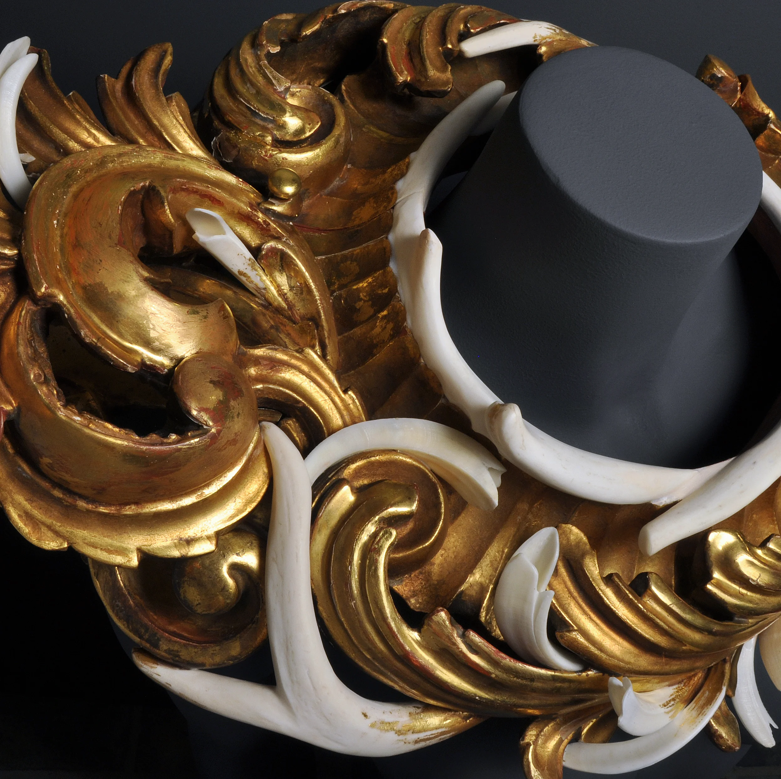 Revival Neck Object - Detail