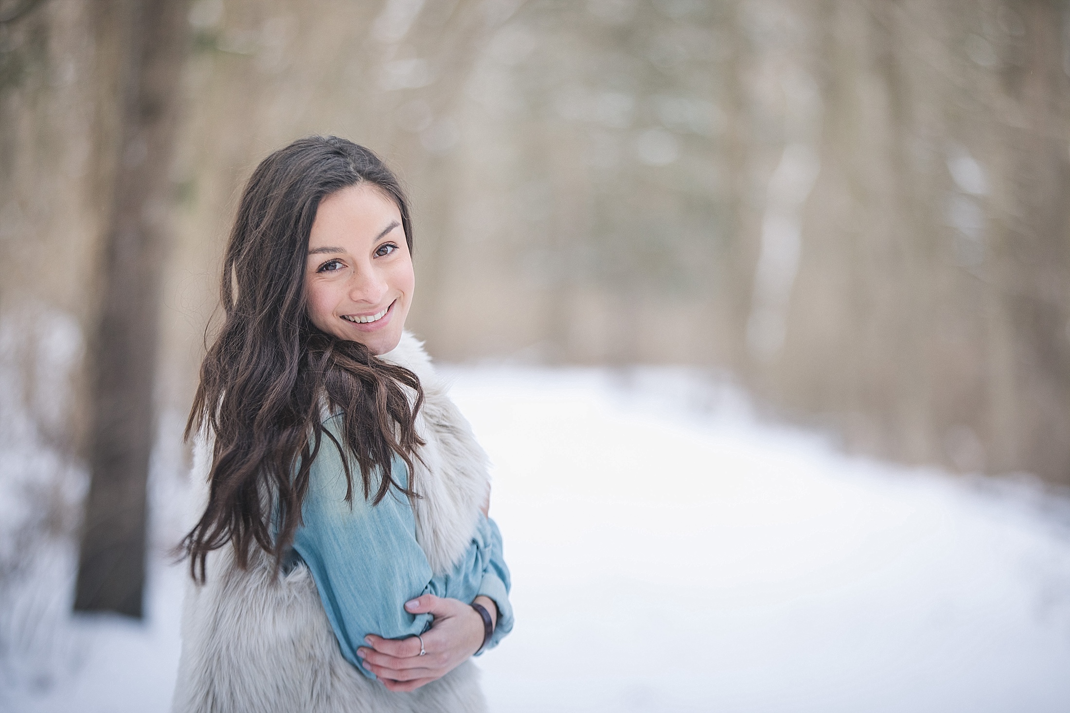wardrobe-picture-ideas-seniors-photography-champaign-photographer-winter-snow_1996.jpg