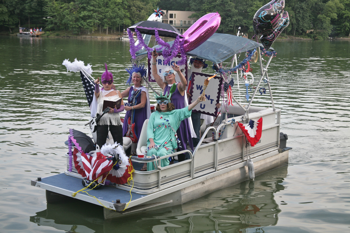 wgl boat parade 2016 2200 2016-07-02.jpg