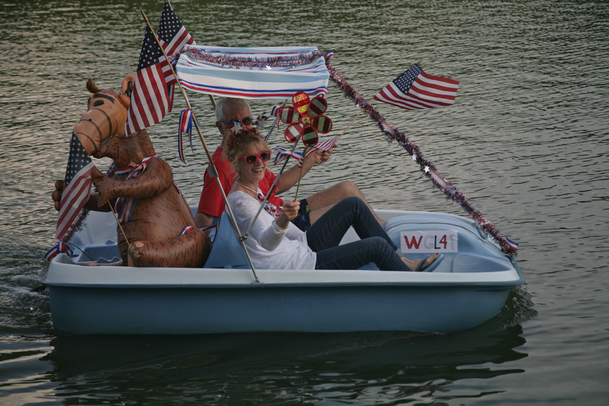 wgl boat parade 2016 2102 2016-07-02.jpg