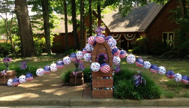 Click on a picture to make it larger.
First Place Rich and Pam Parham 8401 Bazemore Road