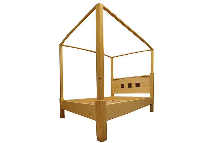 Four Poster Bed in Pine