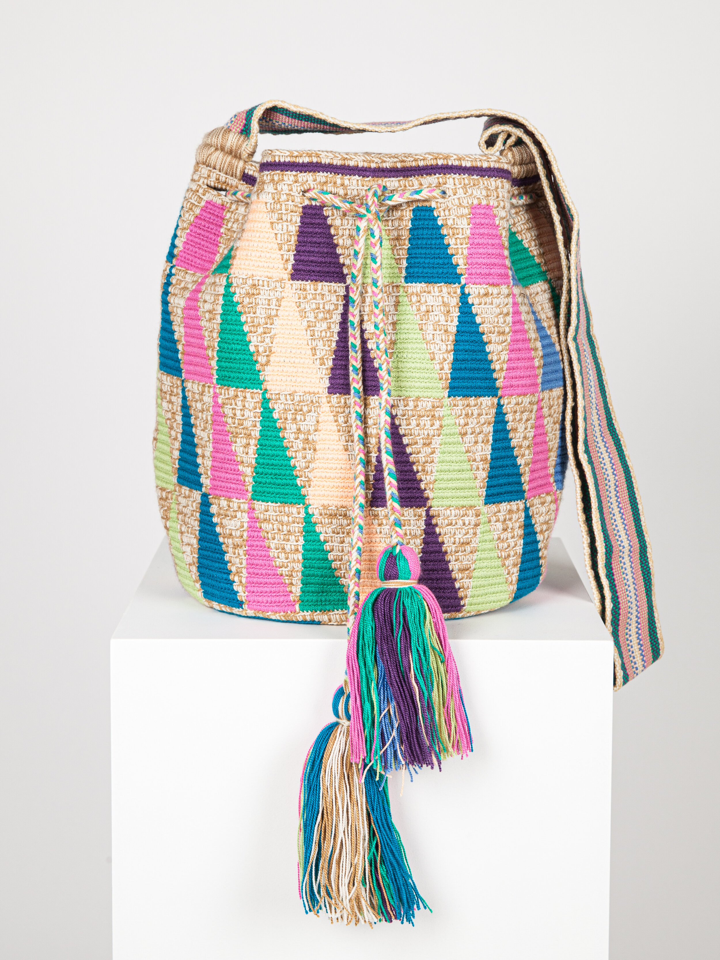 LARGE WAYUU PATTERNED - COLOURFUL TRIANGLES