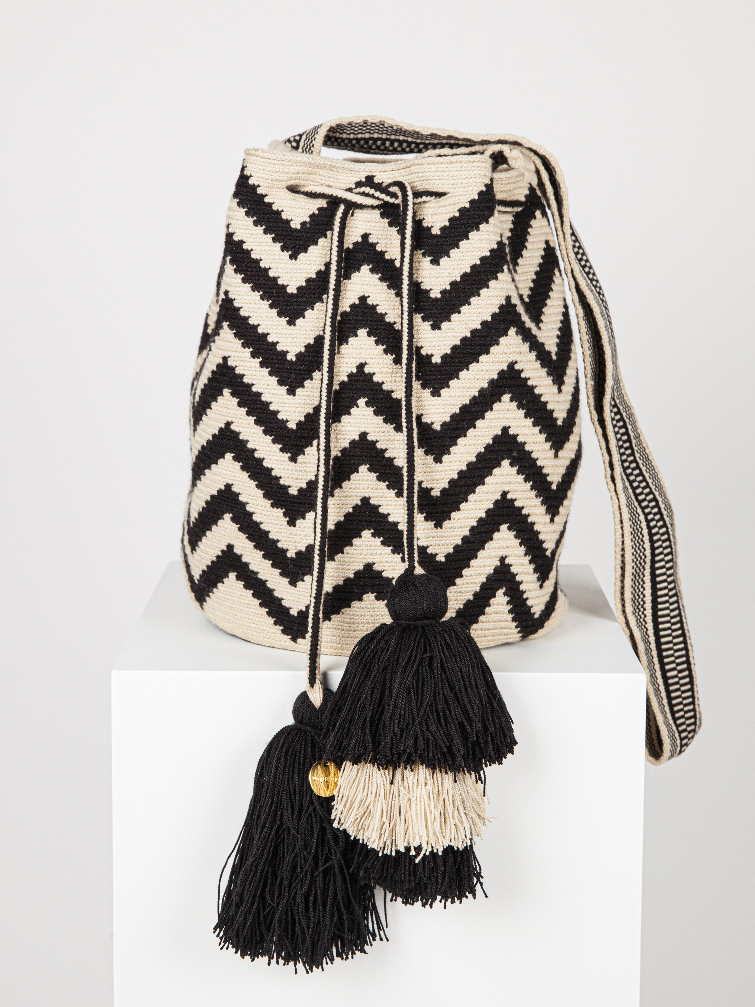 LARGE WAYUU PATTERNED  BAG- ZIGZAG BEIGE