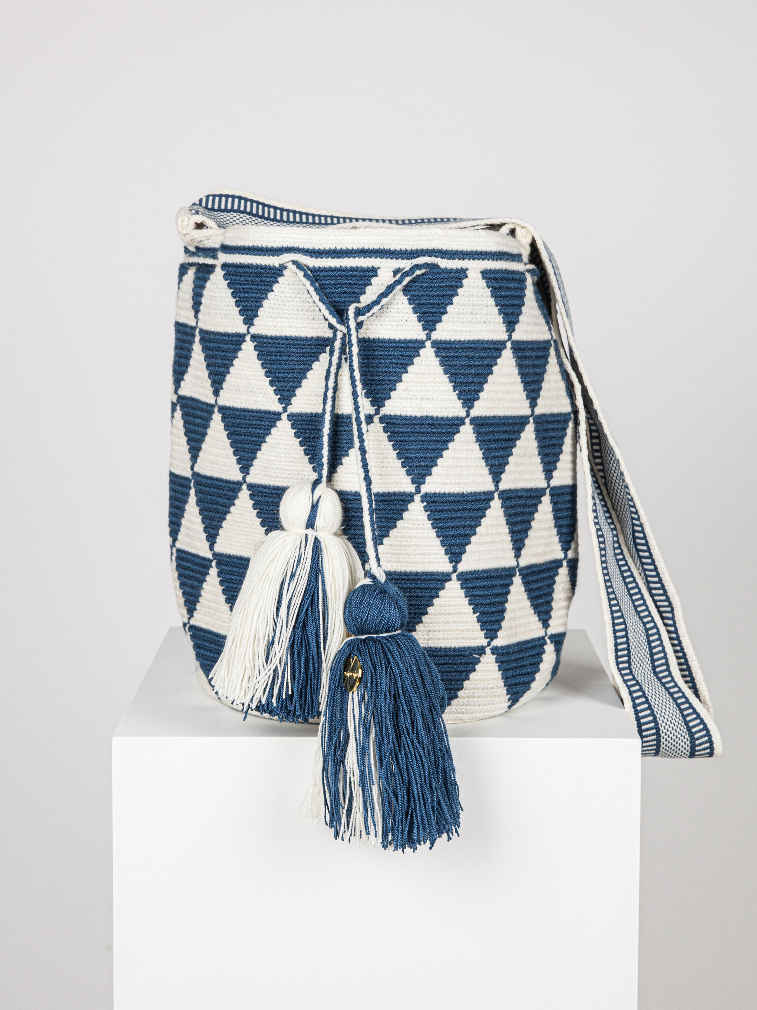LARGE WAYUU PATTERNED BAG- BLUE TRIANGLES