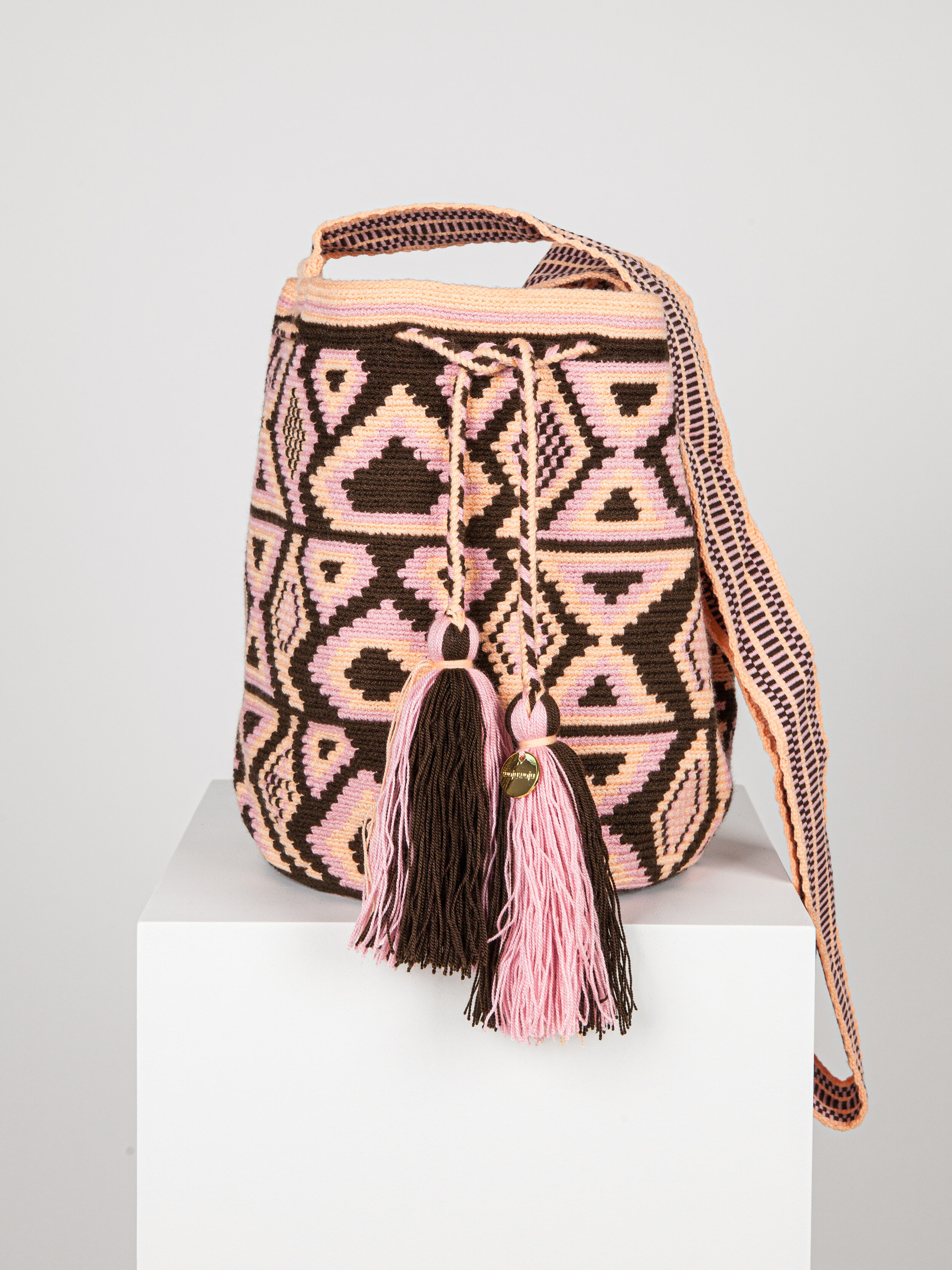 LARGE WAYUU PATTERNED BAG- BROWN TRIANGLES