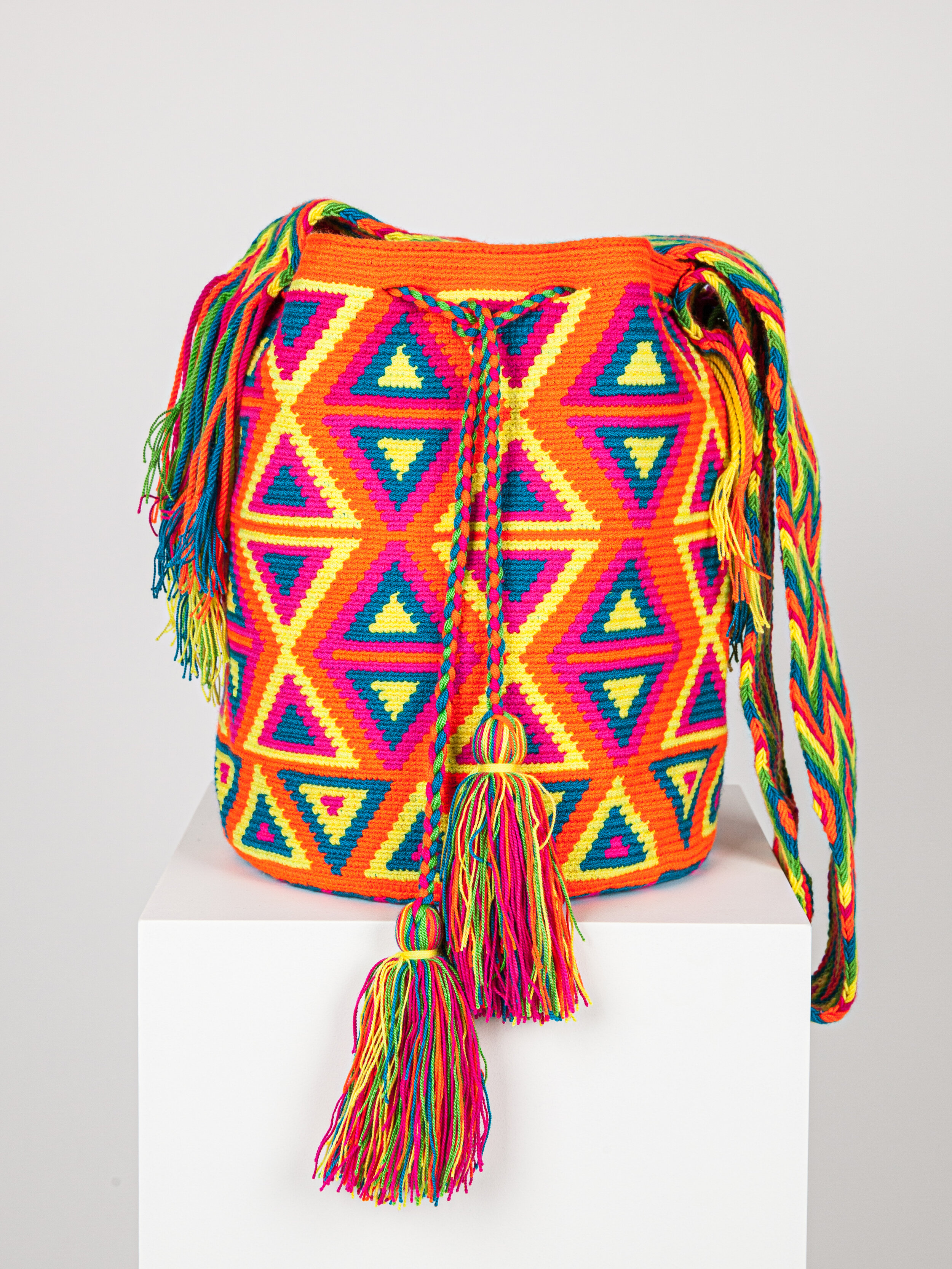 LARGE WAYUU PATTERNED BAG - ORANGE TRIANGLES 