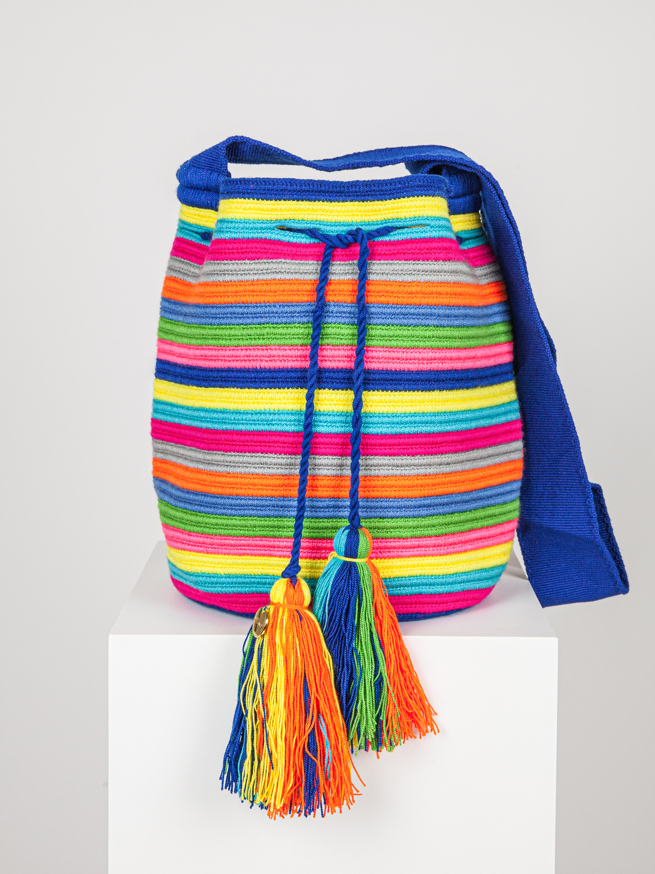 LARGE WAYUU PATTERNED BAG - RAINBOW BLUE 
