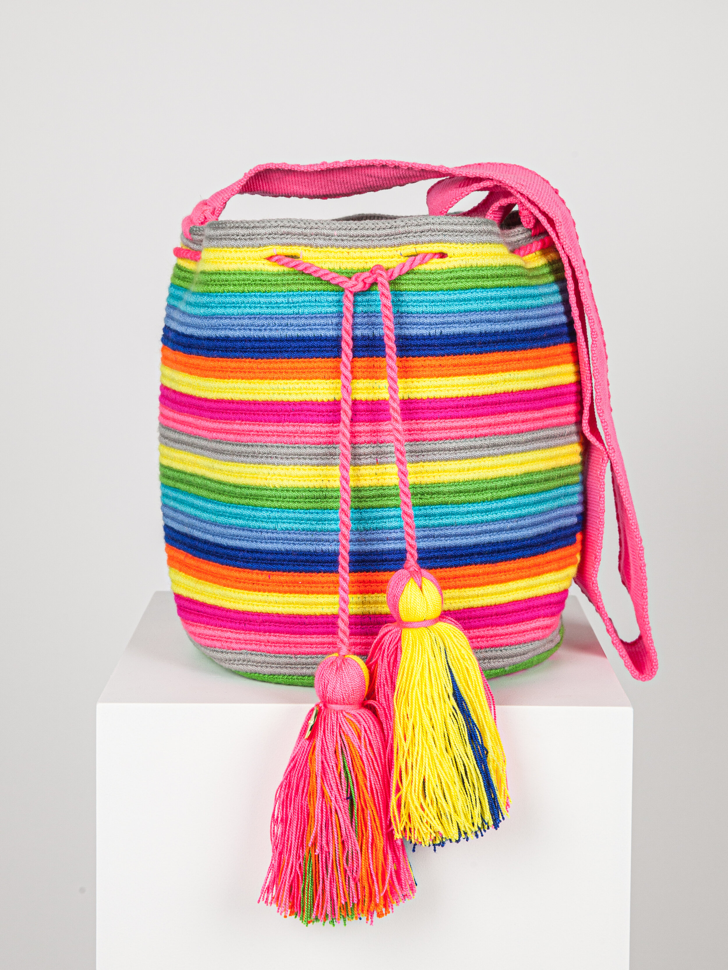 LARGE WAYUU PATTERNED BAG - RAINBOW PINK