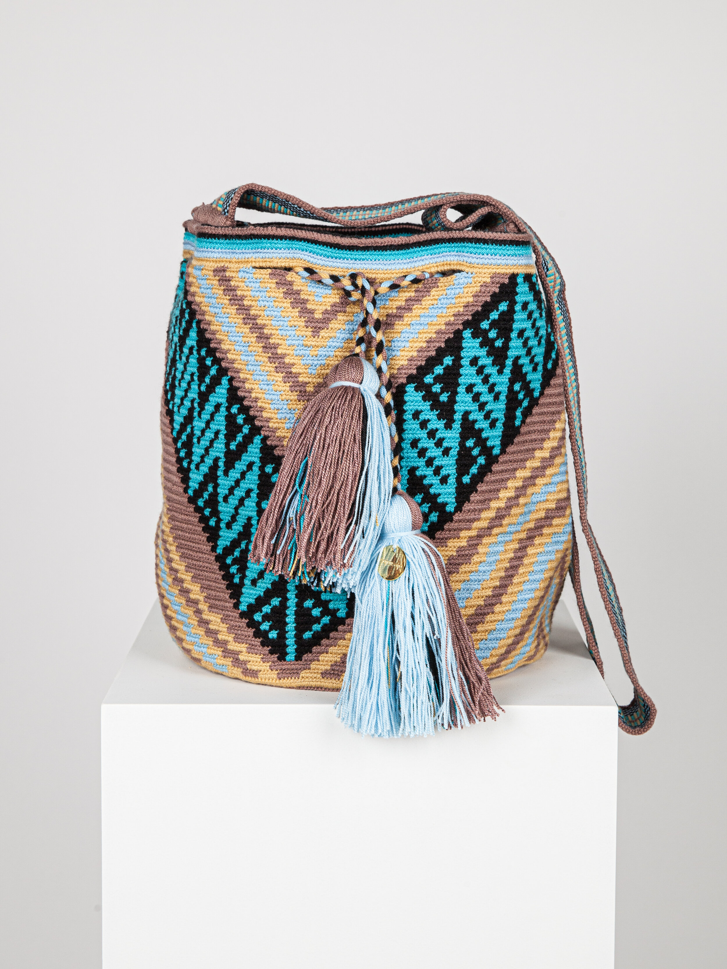 LARGE WAYUU PATTERNED BAG - BLUE AND BLACK