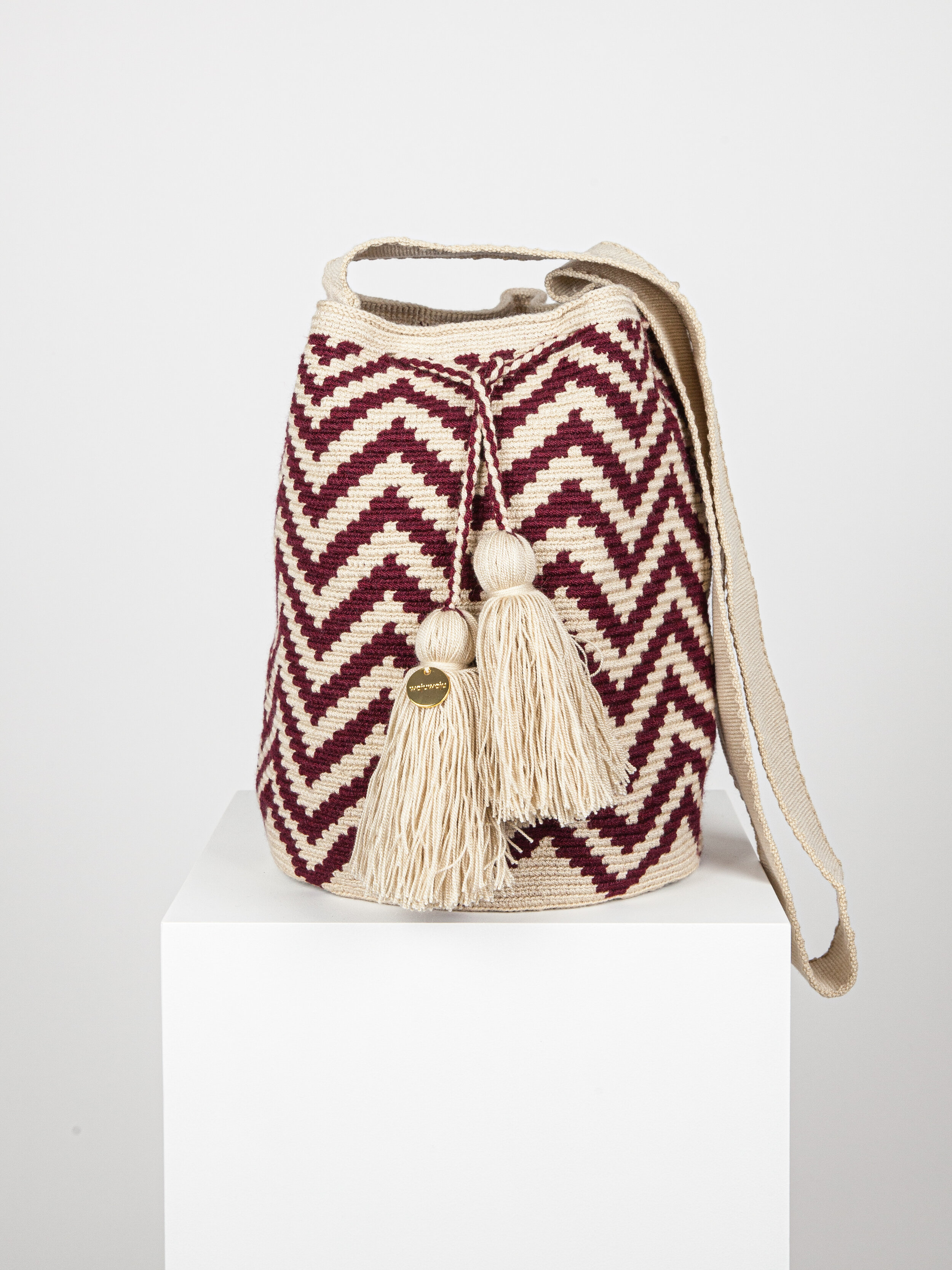 LARGE WAYUU PATTERNED BAG - RED ZIGZAG 