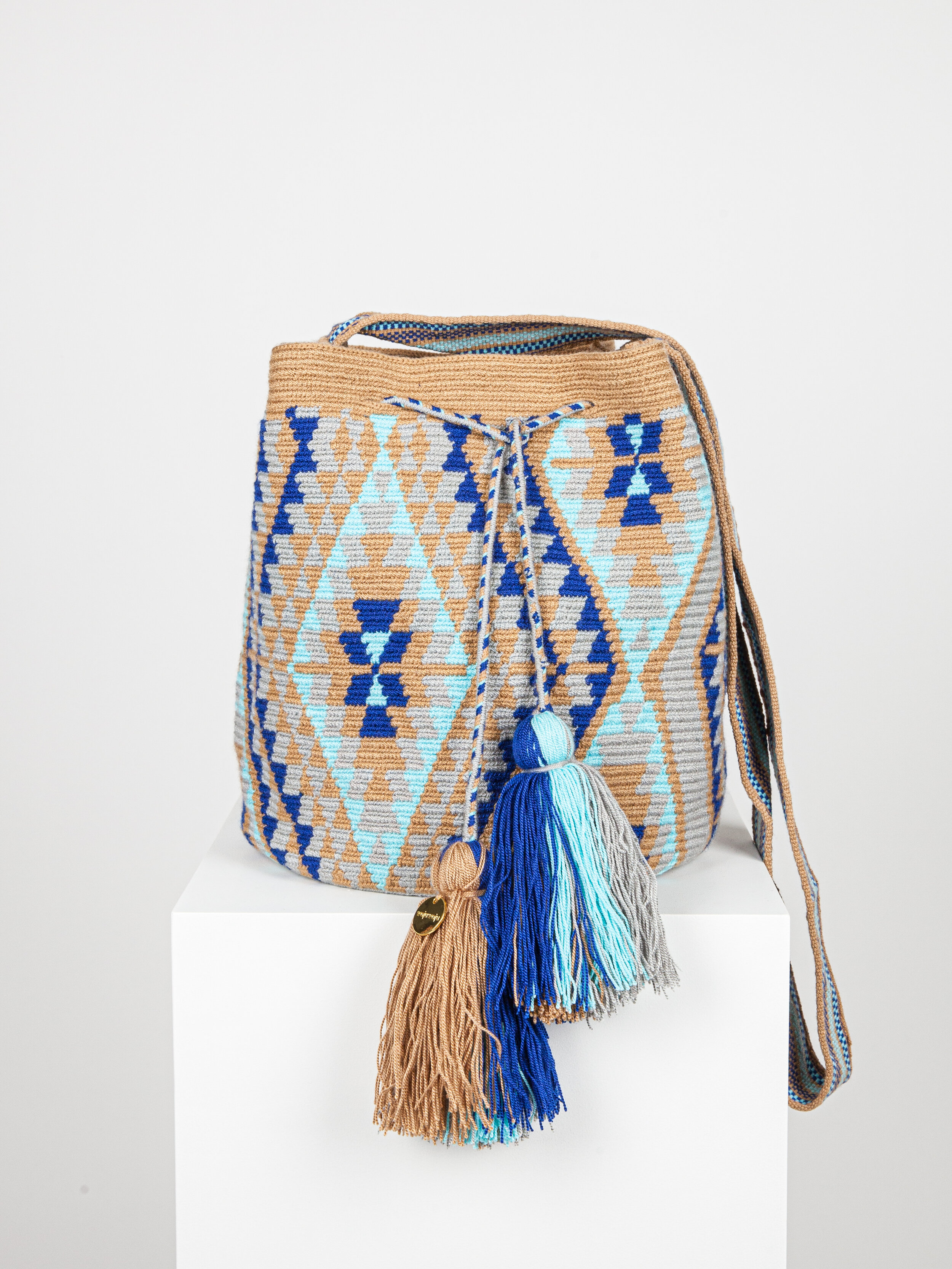 LARGE WAYUU PATTERNED BAG - BLUE SMALL TRIANGLES 