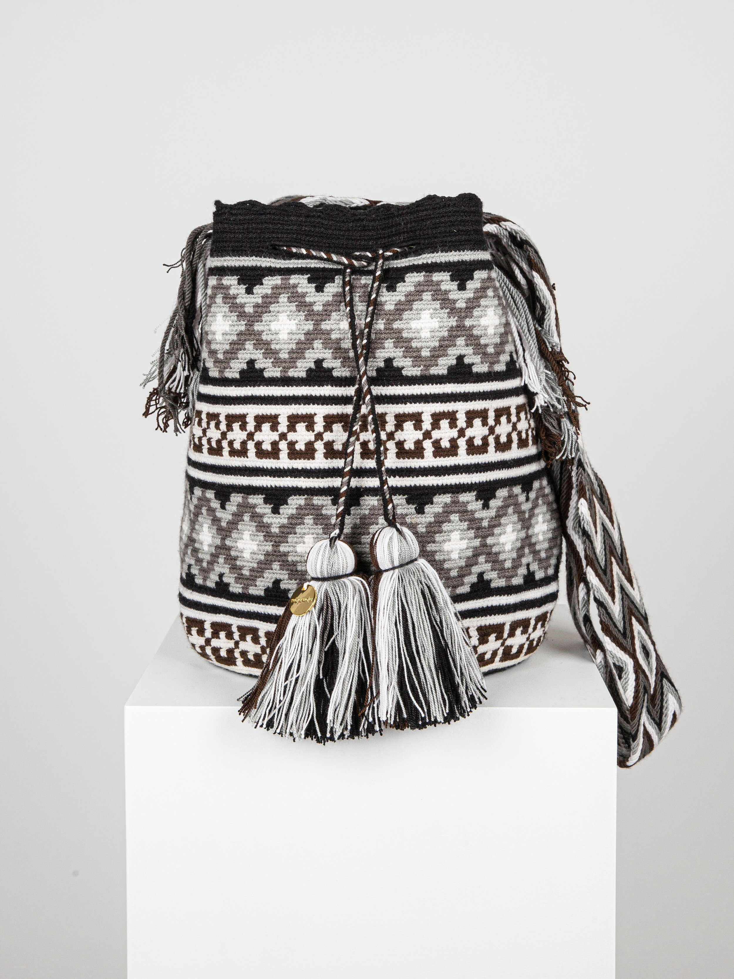 LARGE WAYUU PATTERNED BAG -  TRADITIONAL BLACK AND BROWN 