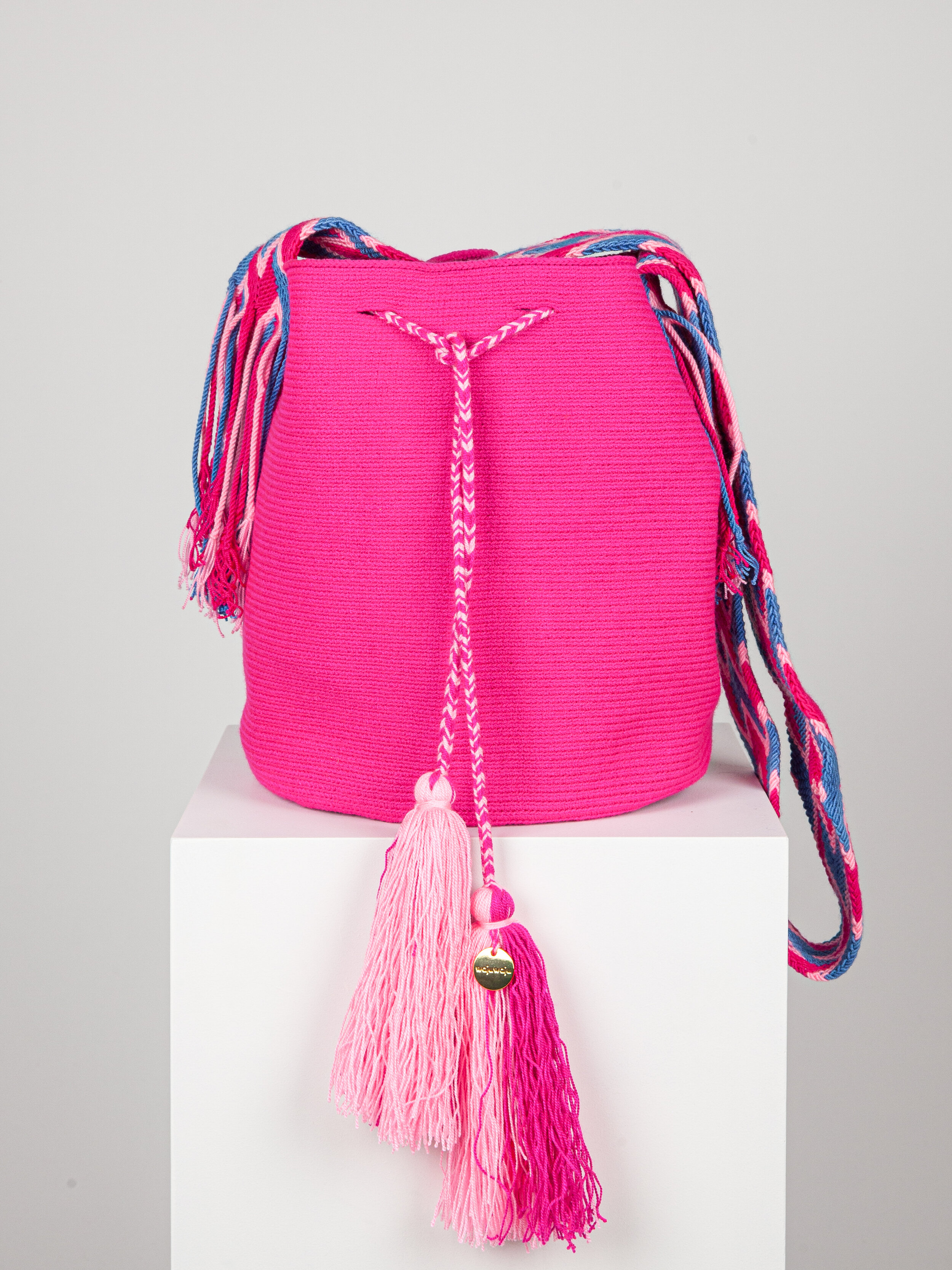 LARGE WAYUU UNI-COLOUR BAG - BRIGHT PINK
