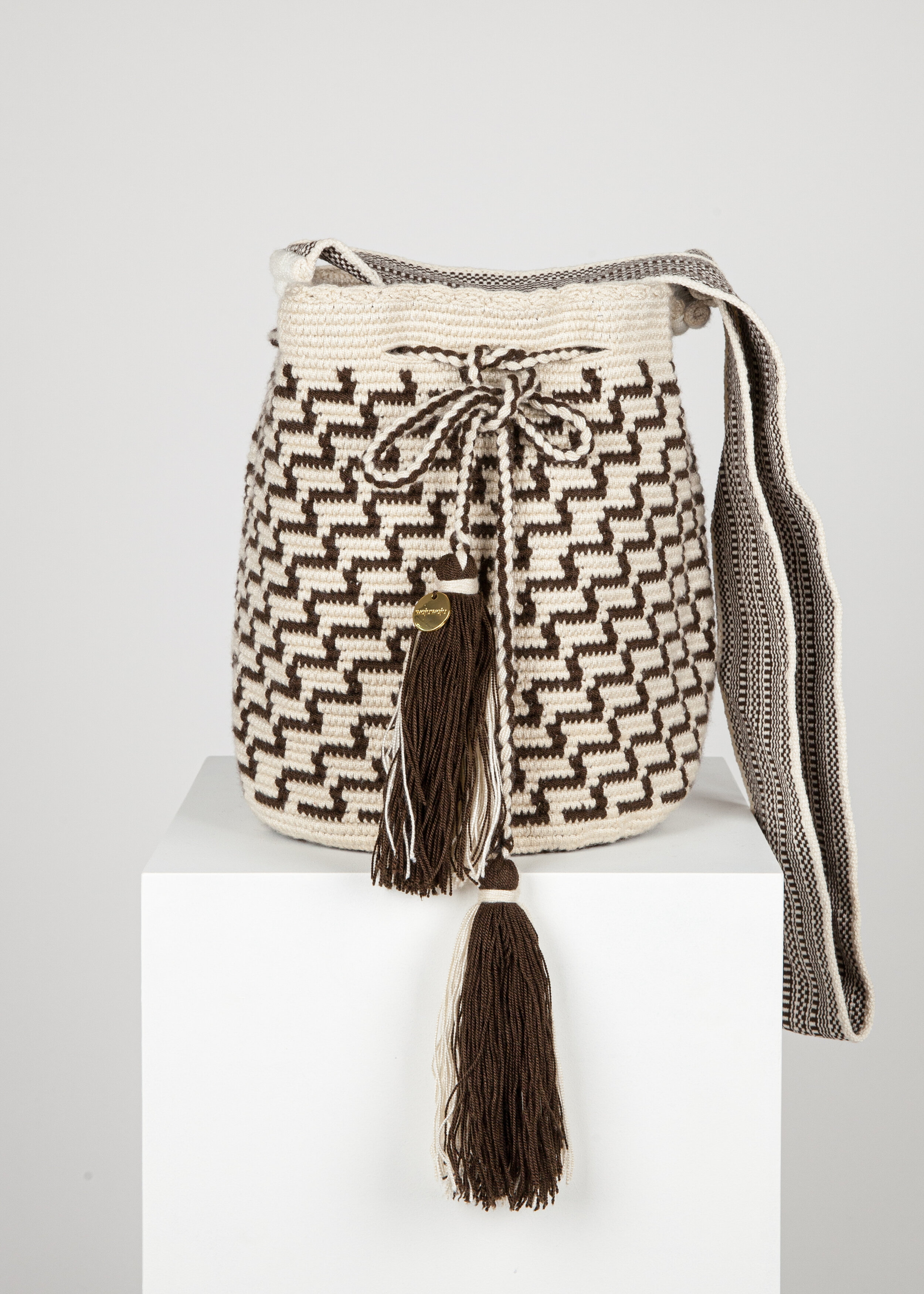 LARGE WAYUU PATTERNED BAG - BEIGE AND BROWN 
