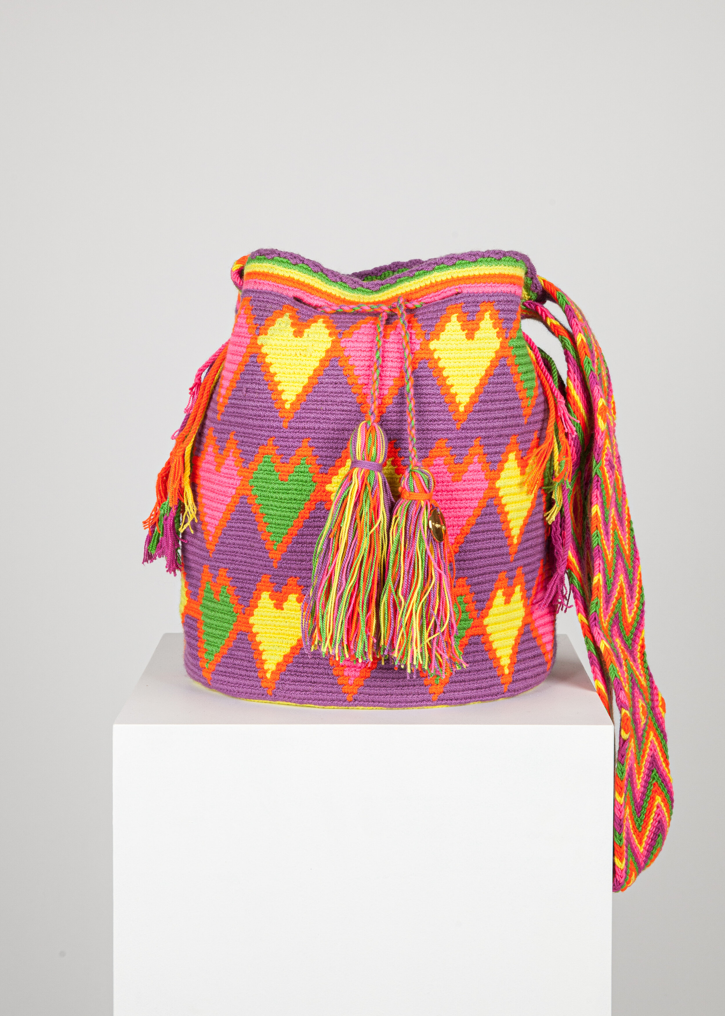LARGE WAYUU PATTERNED BAG - HEARTS 