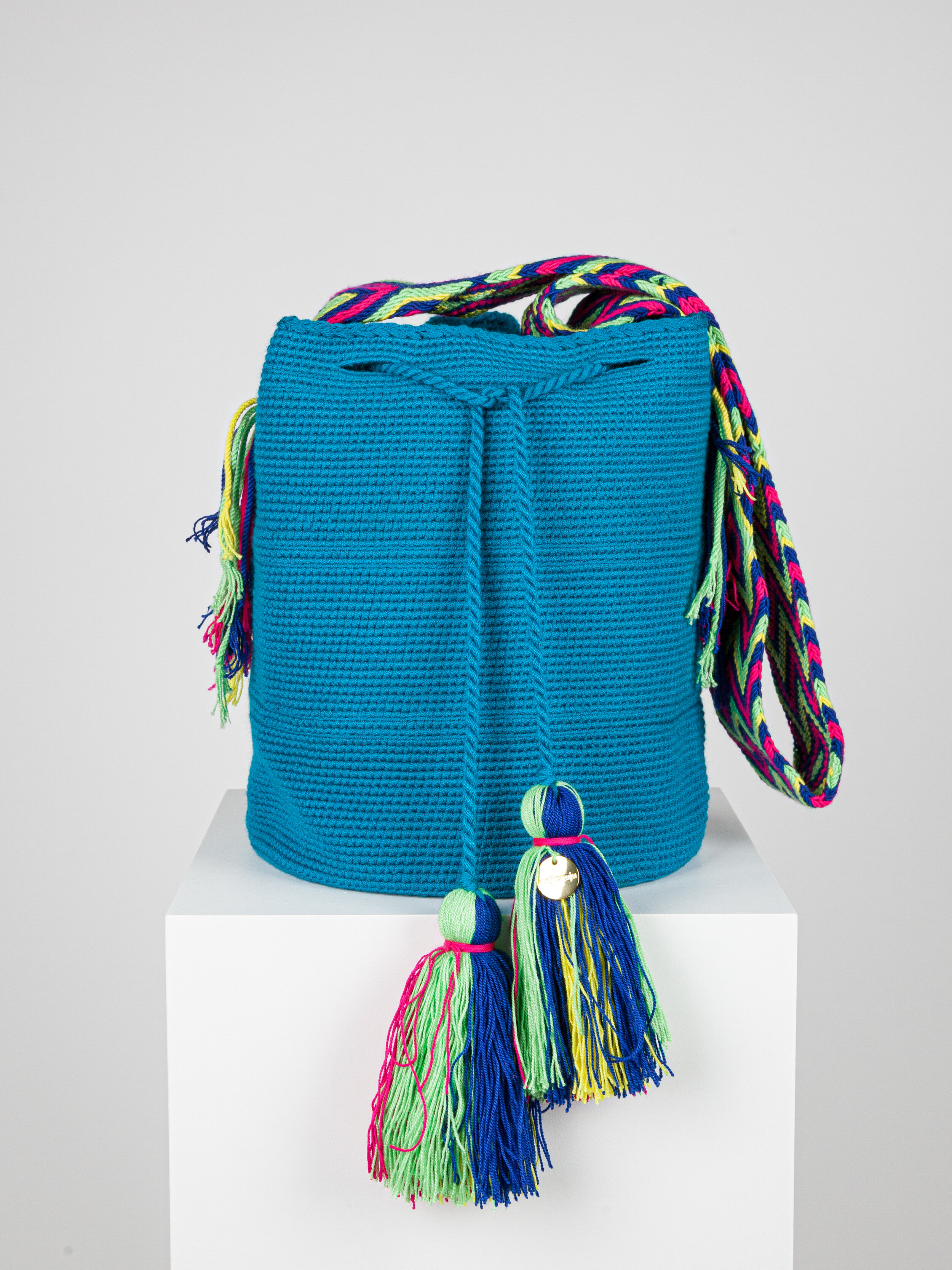LARGE WAYUU UNI-COLOUR BAG - NEON BLUE 