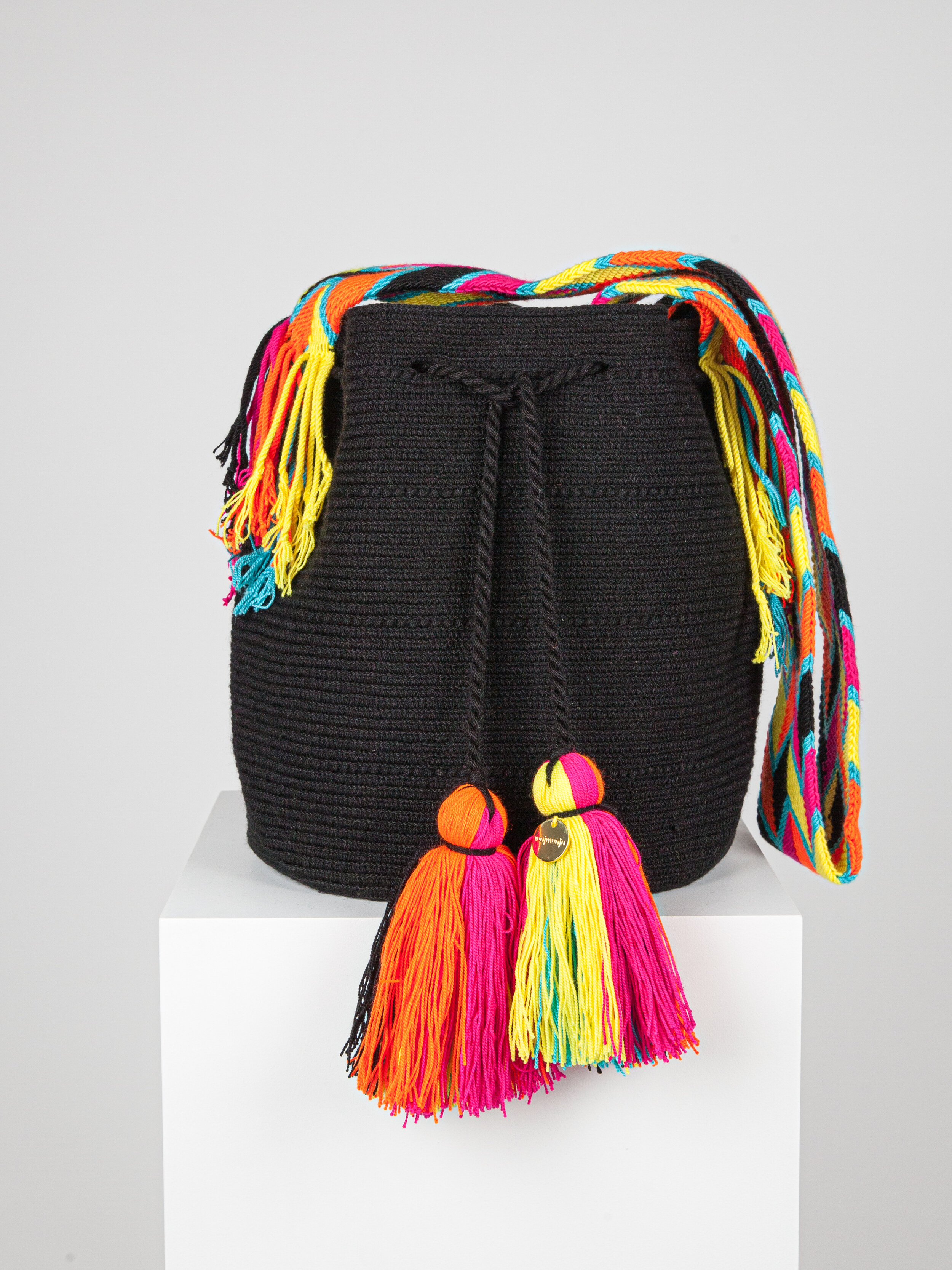 LARGE WAYUU UNI-COLOUR BAG - BLACK 