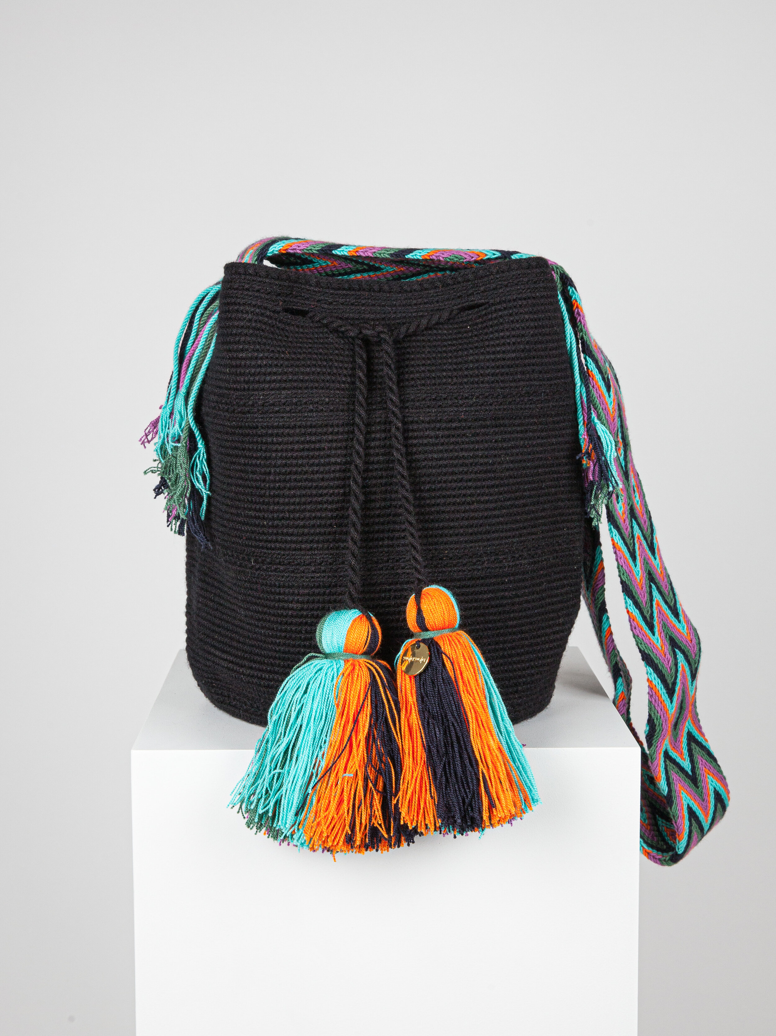 LARGE WAYUU UNI-COLOUR BAG - BLACK