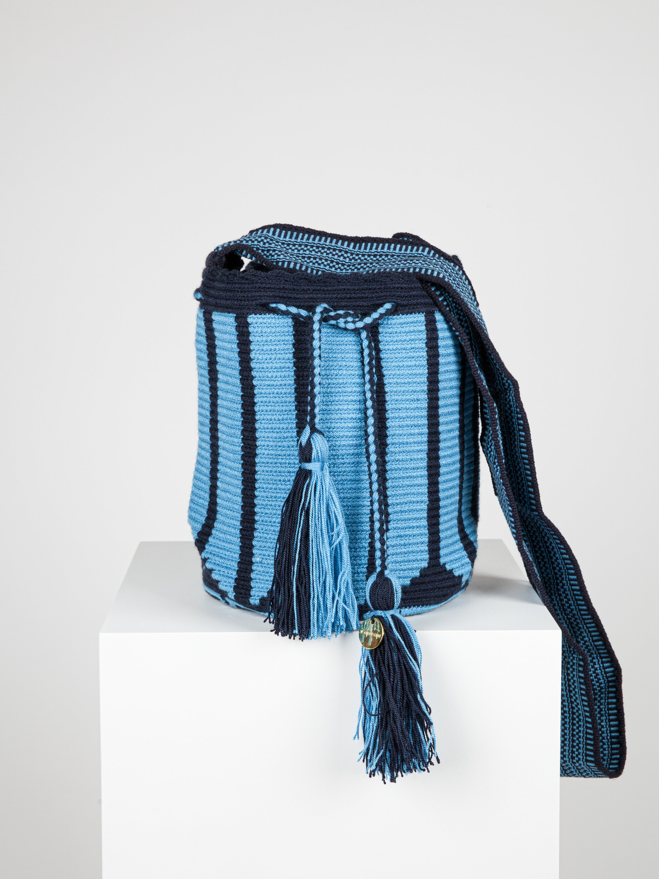 MEDIUM WAYUU PATTERNED BAG - BLUE LINES
