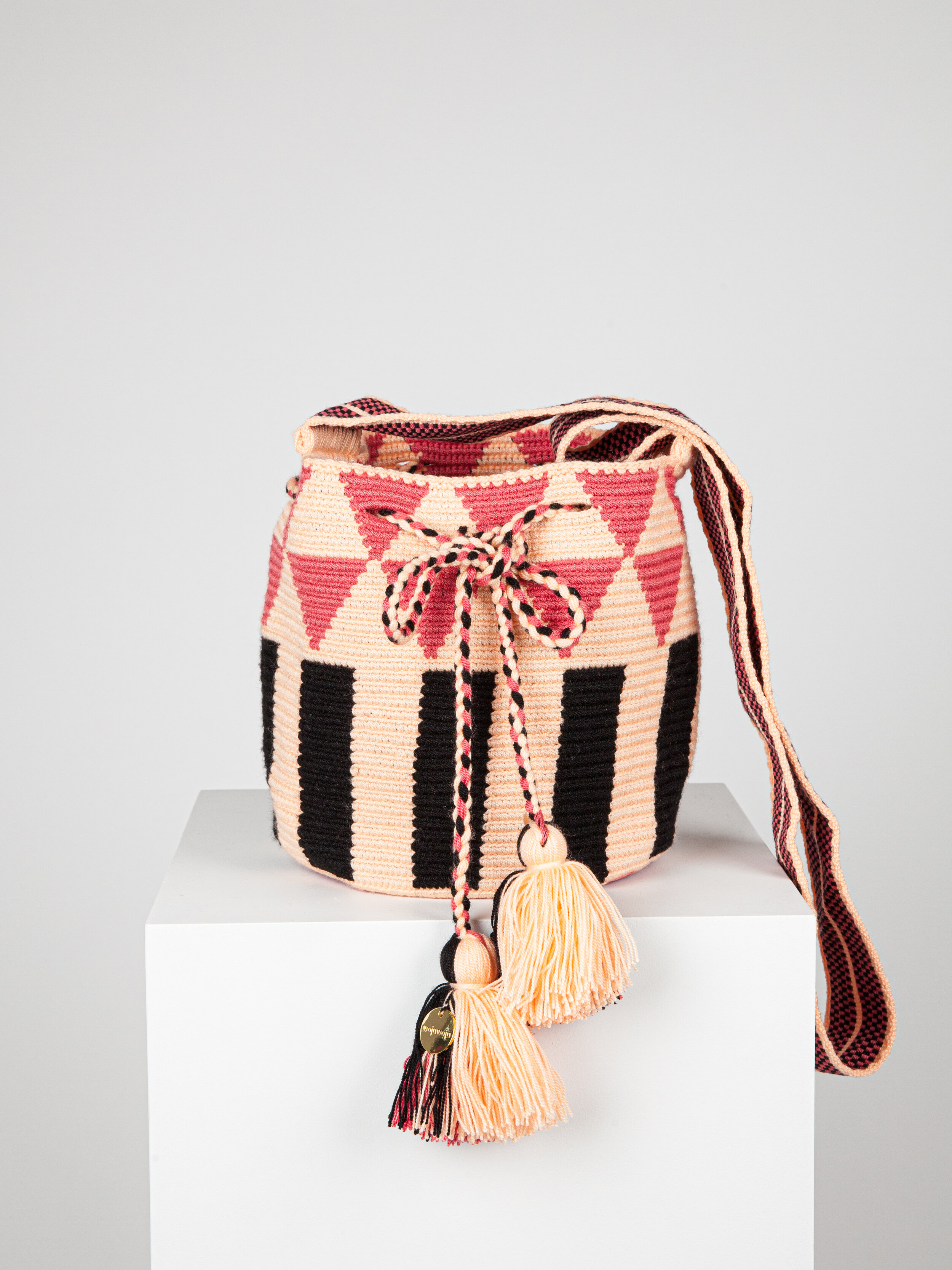 MEDIUM WAYUU PATTERNED BAG - PINK TRIANGLES