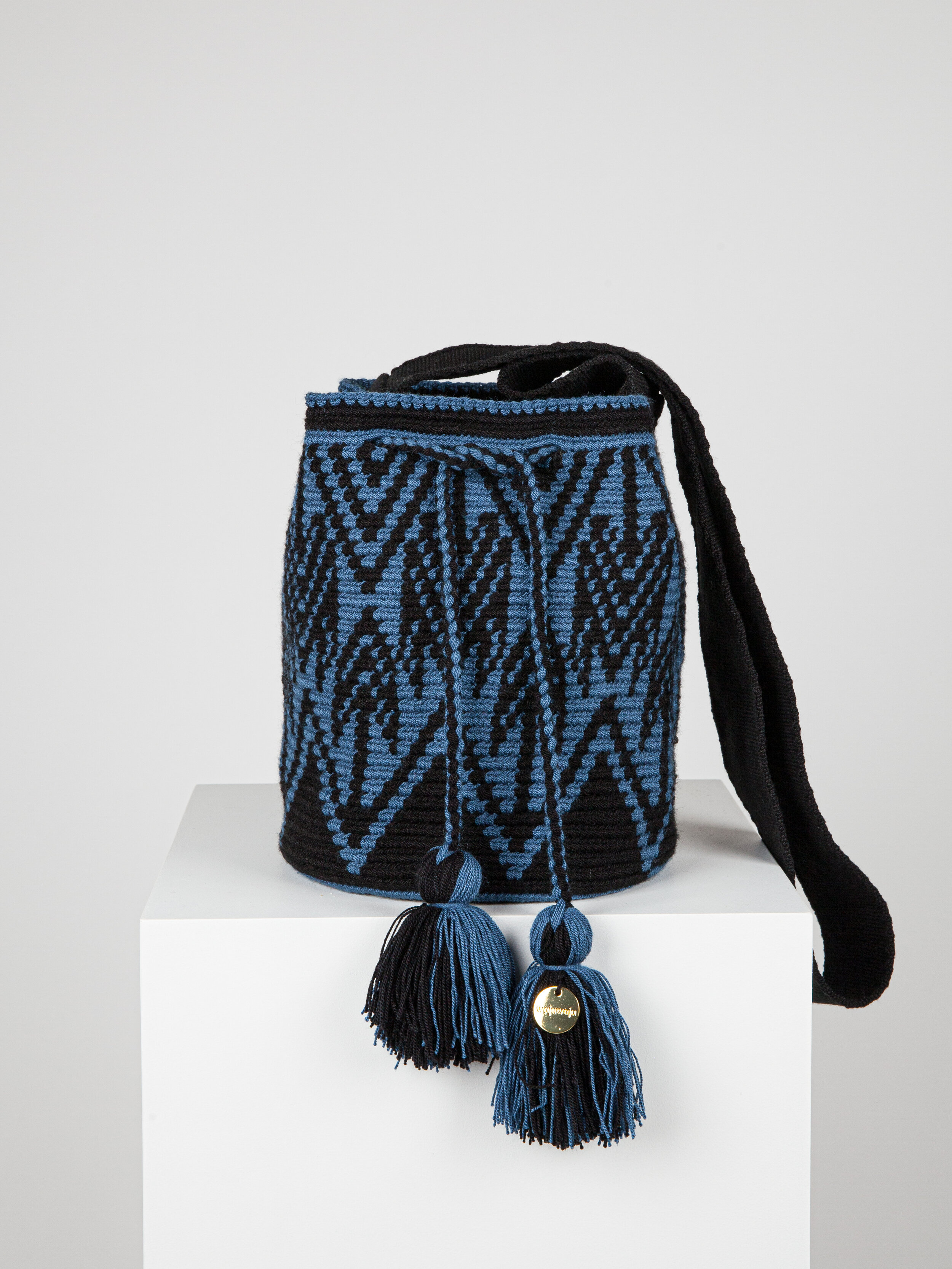 MEDIUM WAYUU PATTERNED BAG - BLUE / BLACK DIAMOND