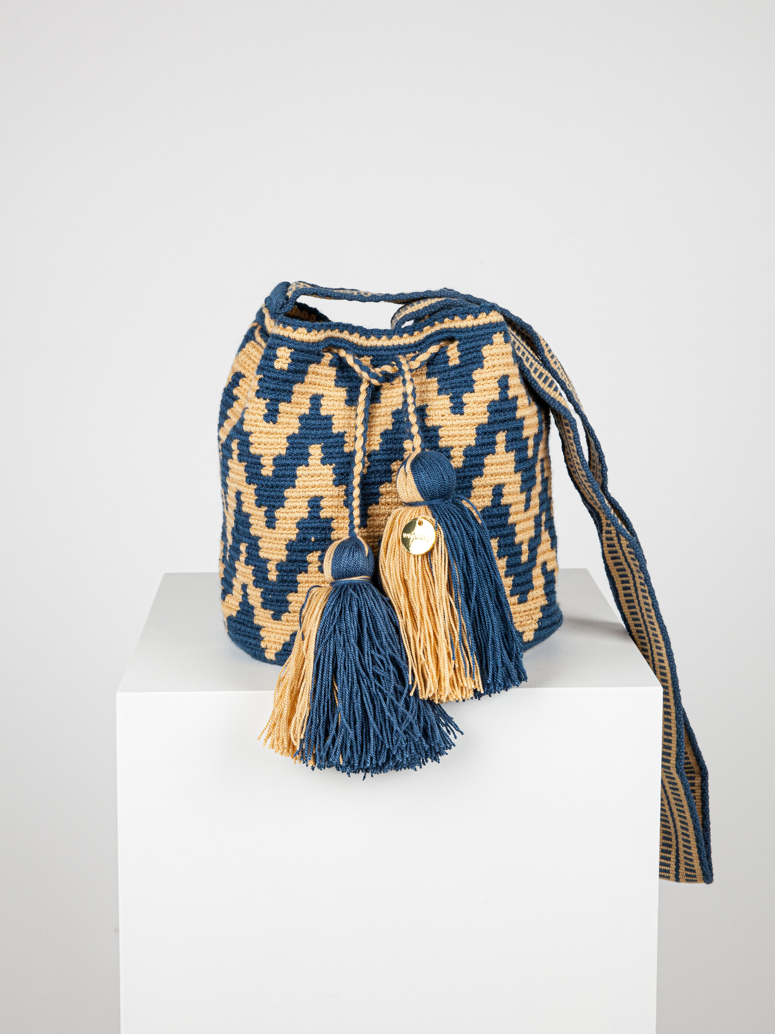 MEDIUM WAYUU PATTERNED BAG - BLUE ZIGZAG