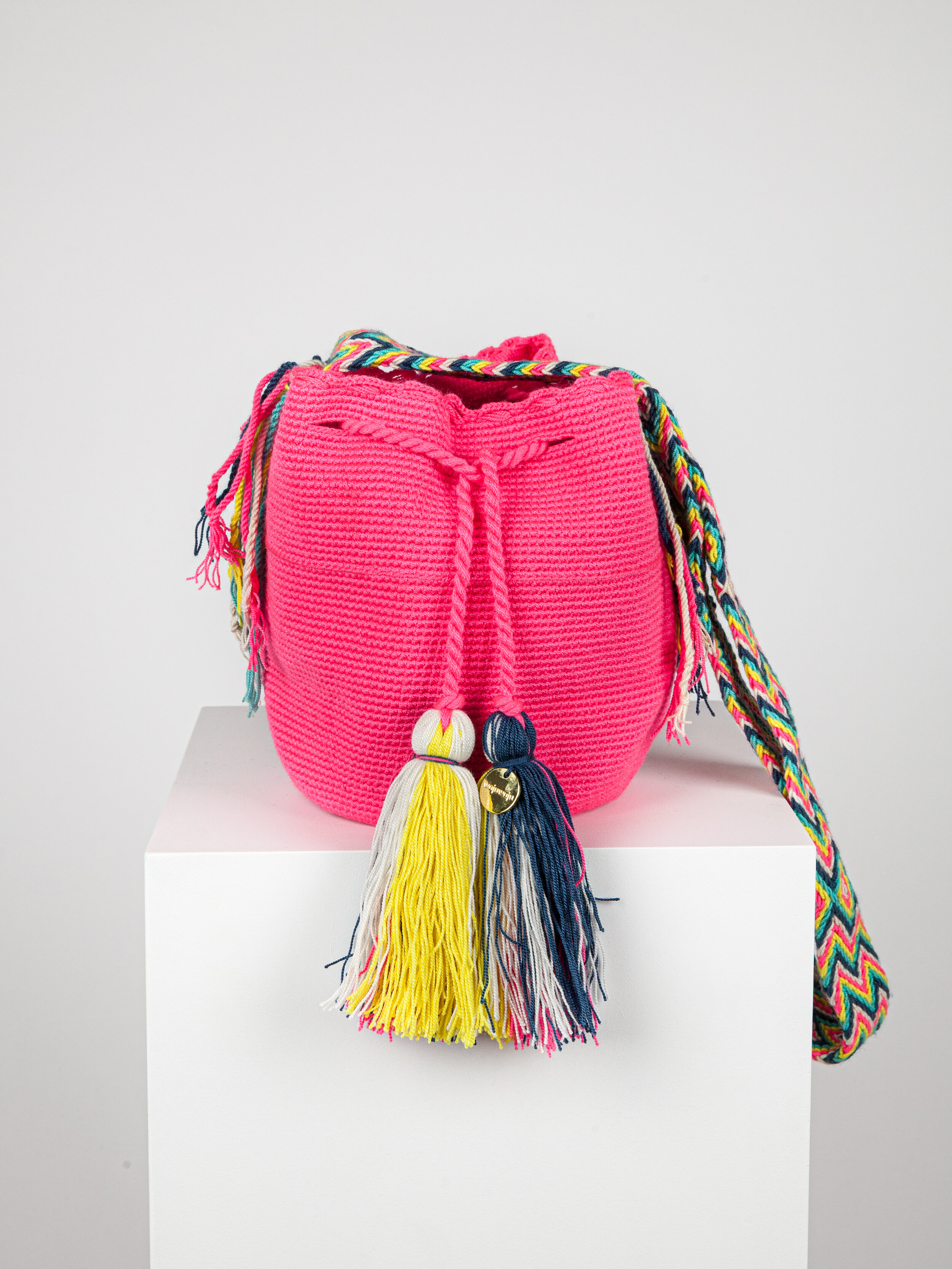 MEDIUM WAYUU UNI-COLOUR BAG - BABY PINK