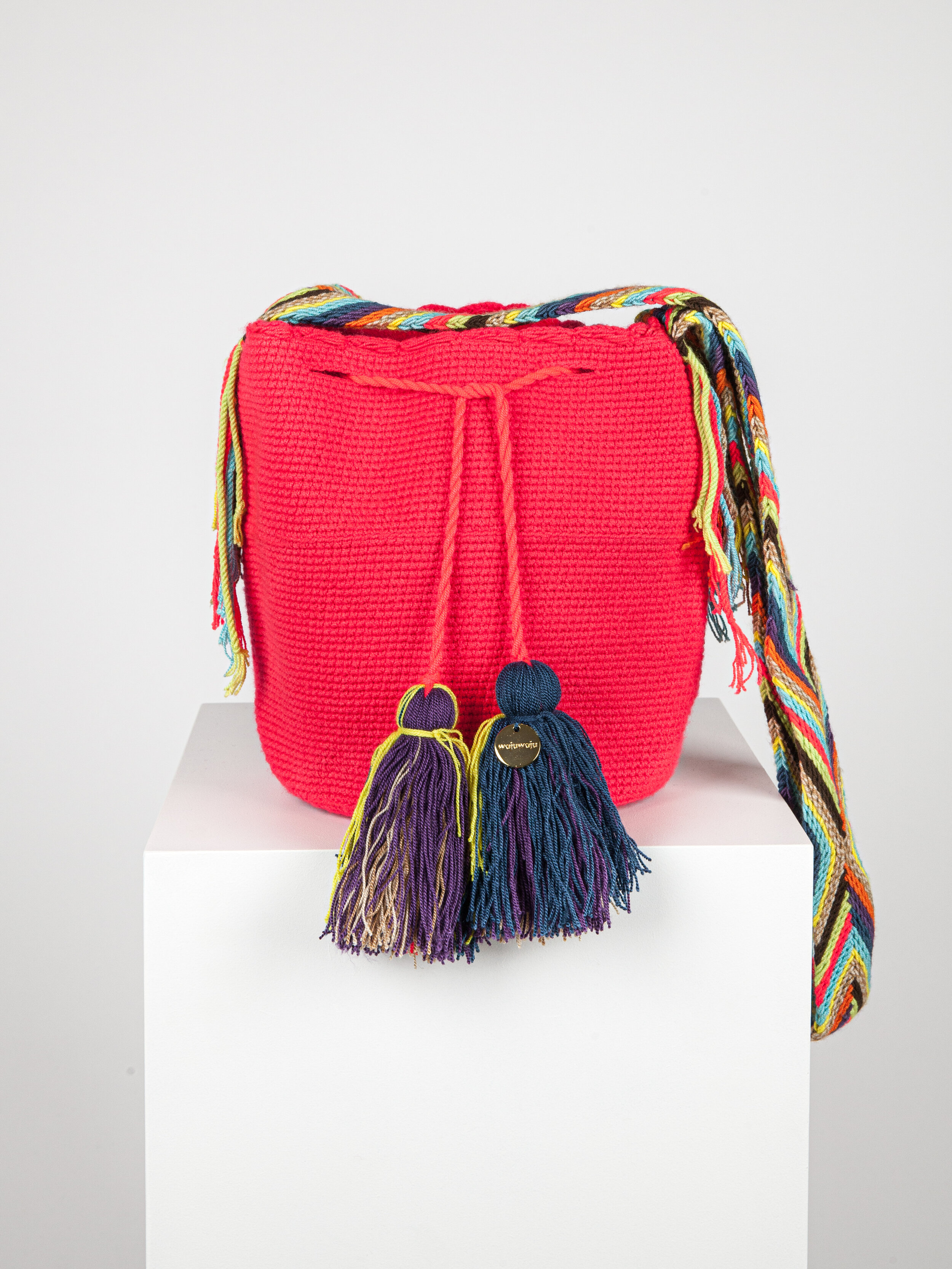 MEDIUM WAYUU UNI-COLOUR BAG - NEON CORAL